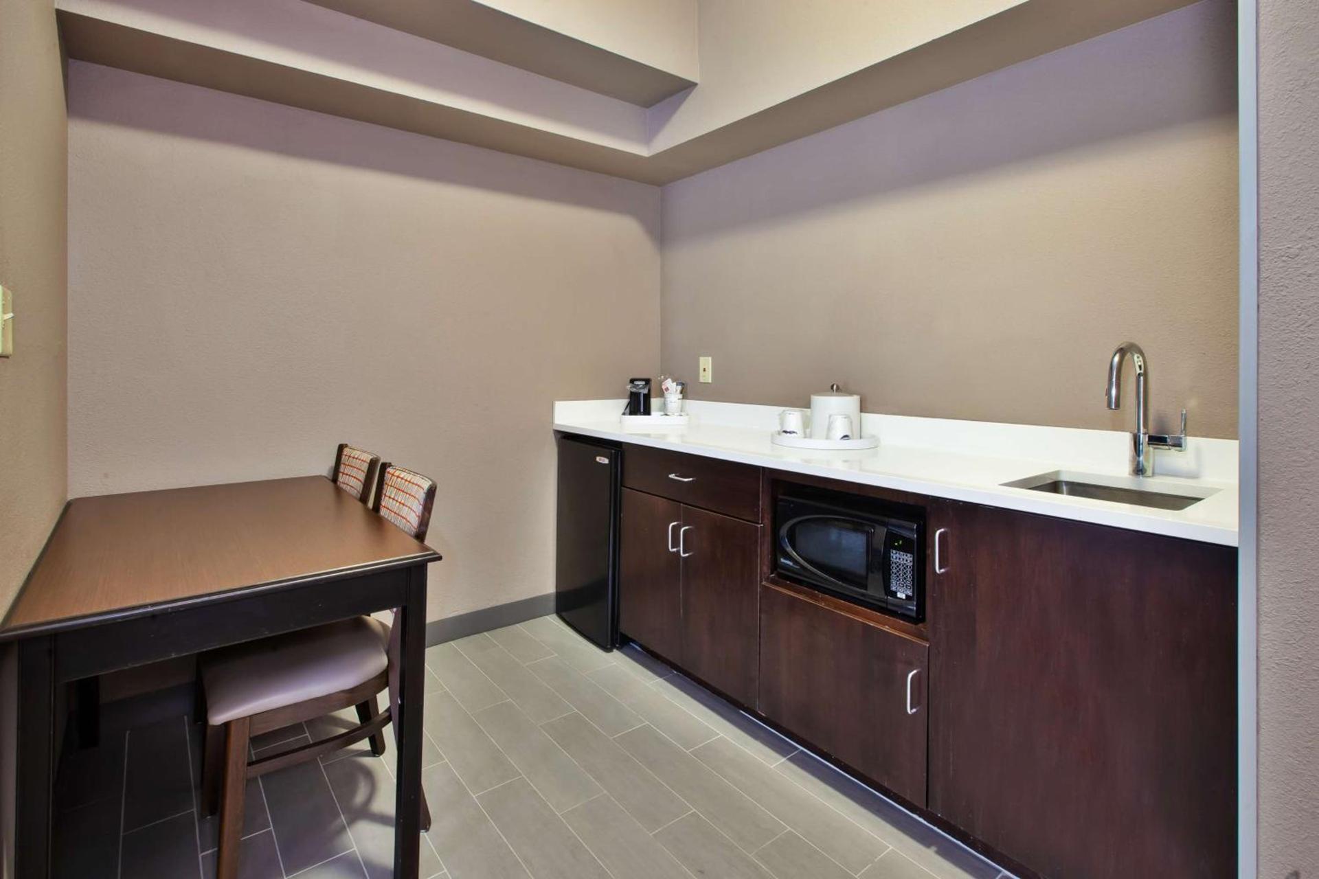 Hampton Inn & Suites Cleveland-Airport/Middleburg Heights photo 48