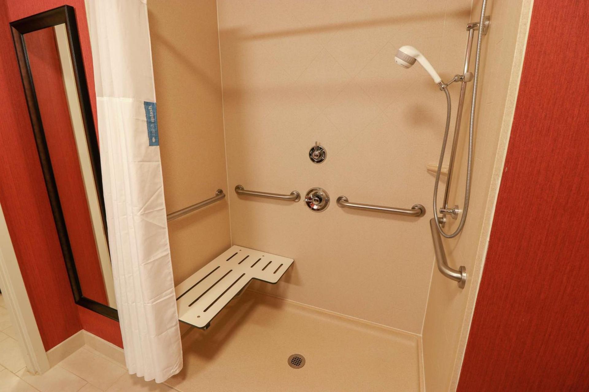 Hampton Inn Lincolnton photo 14