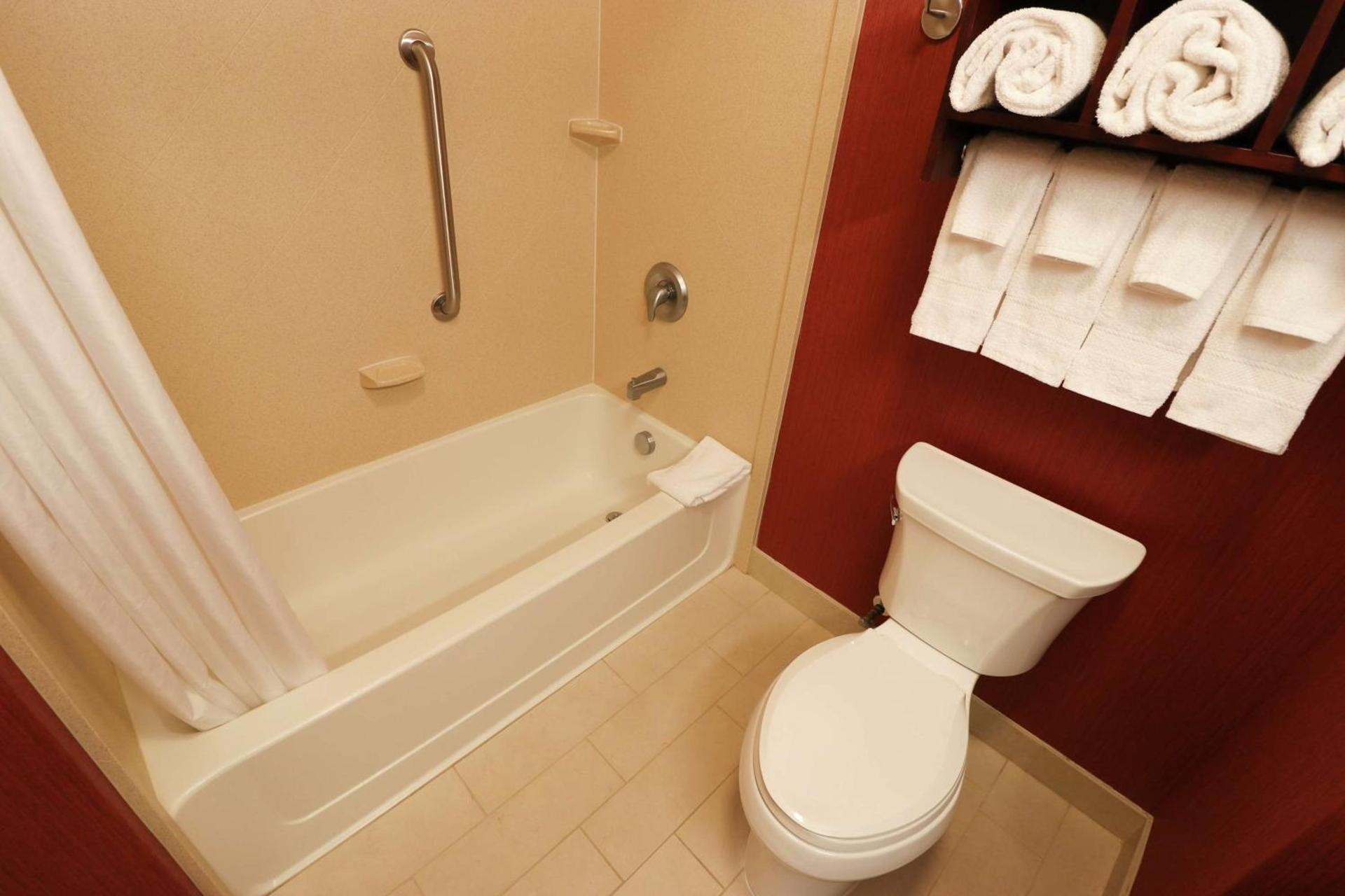 Hampton Inn Lincolnton photo 19