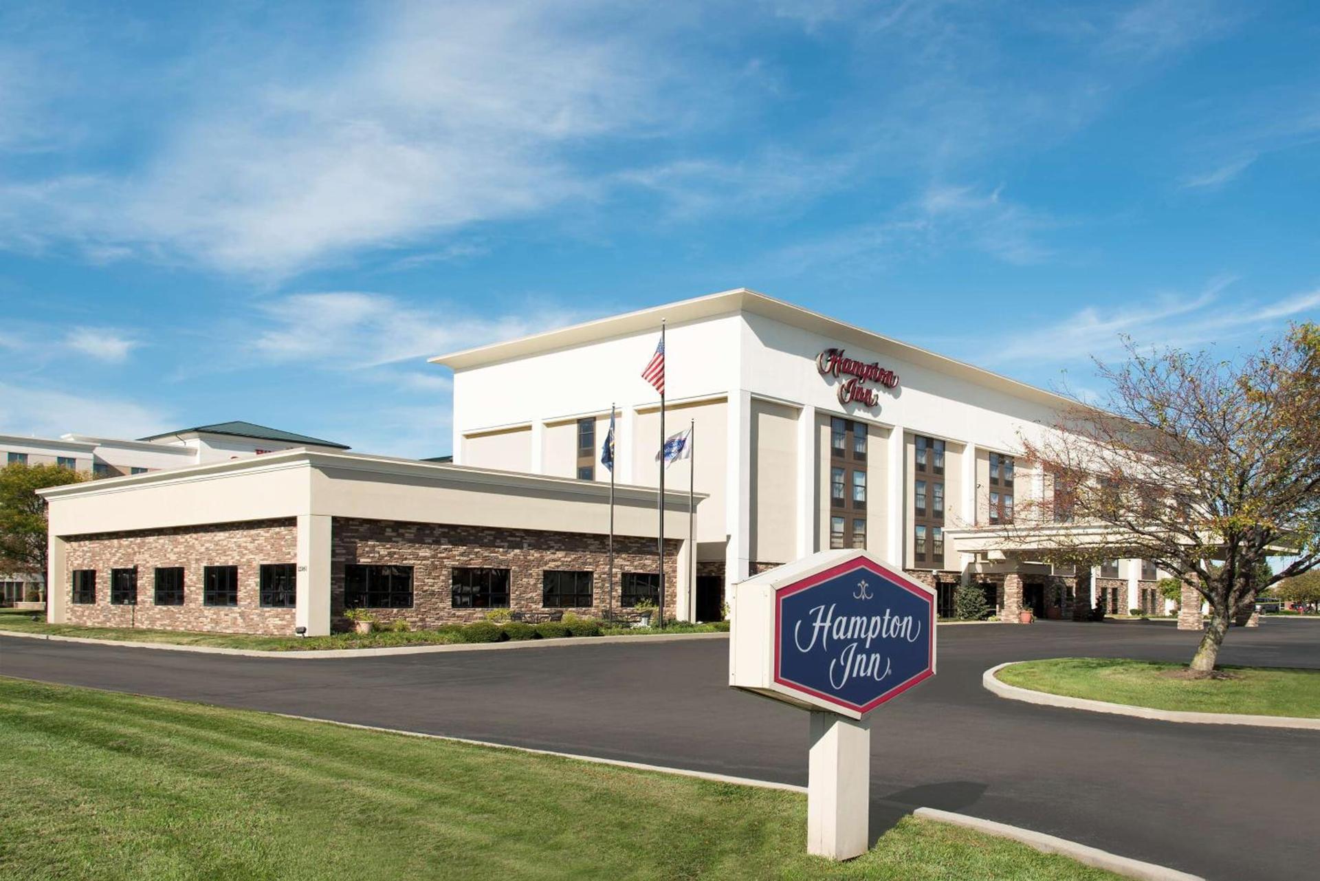 Hampton Inn Columbus/Taylorsville photo 1