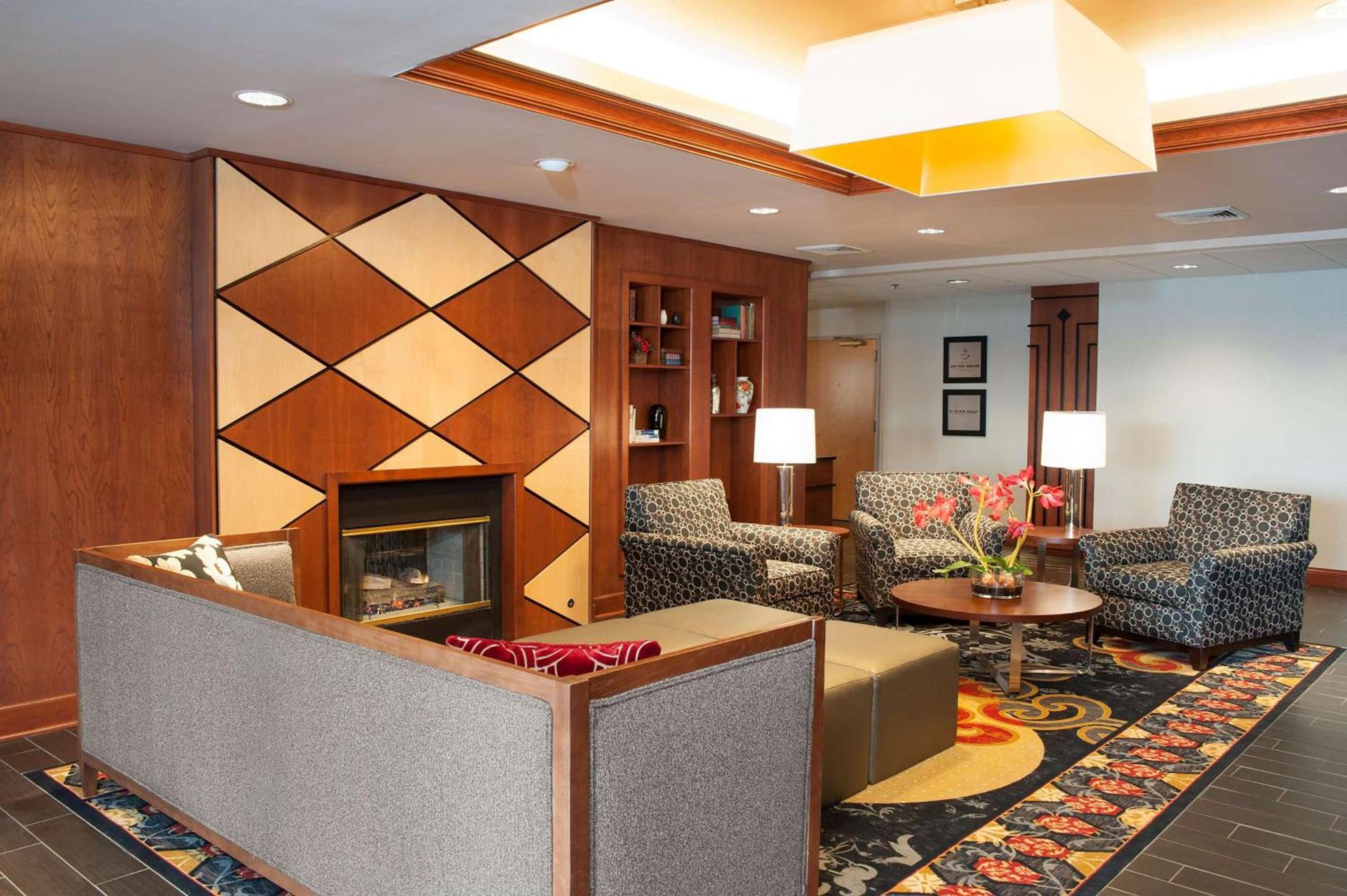 Hampton Inn Columbus/Taylorsville photo 5