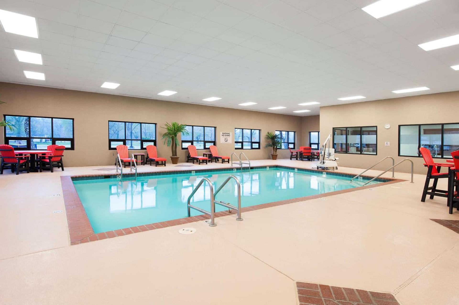 Hampton Inn Columbus/Taylorsville photo 6