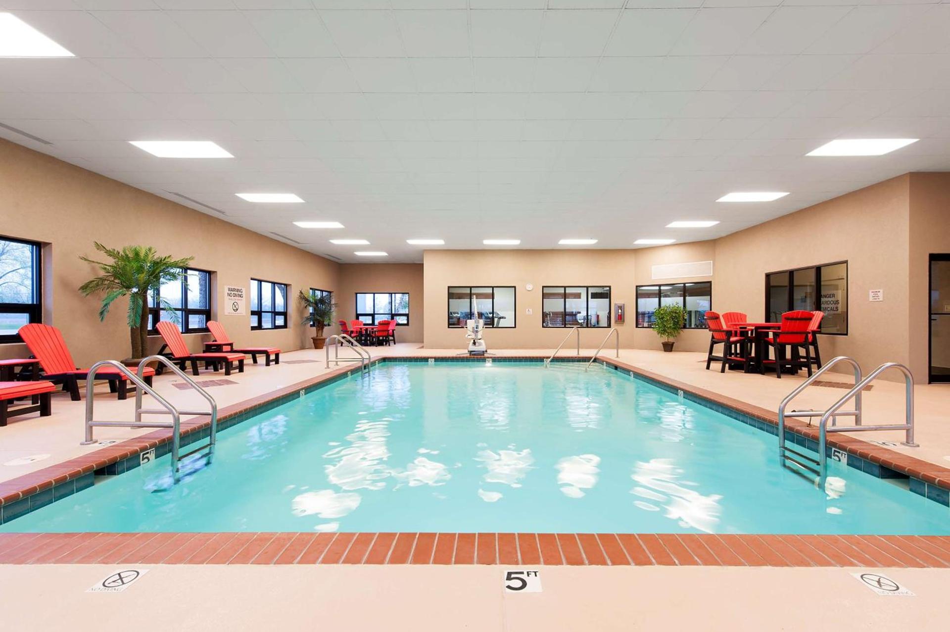 Hampton Inn Columbus/Taylorsville photo 7