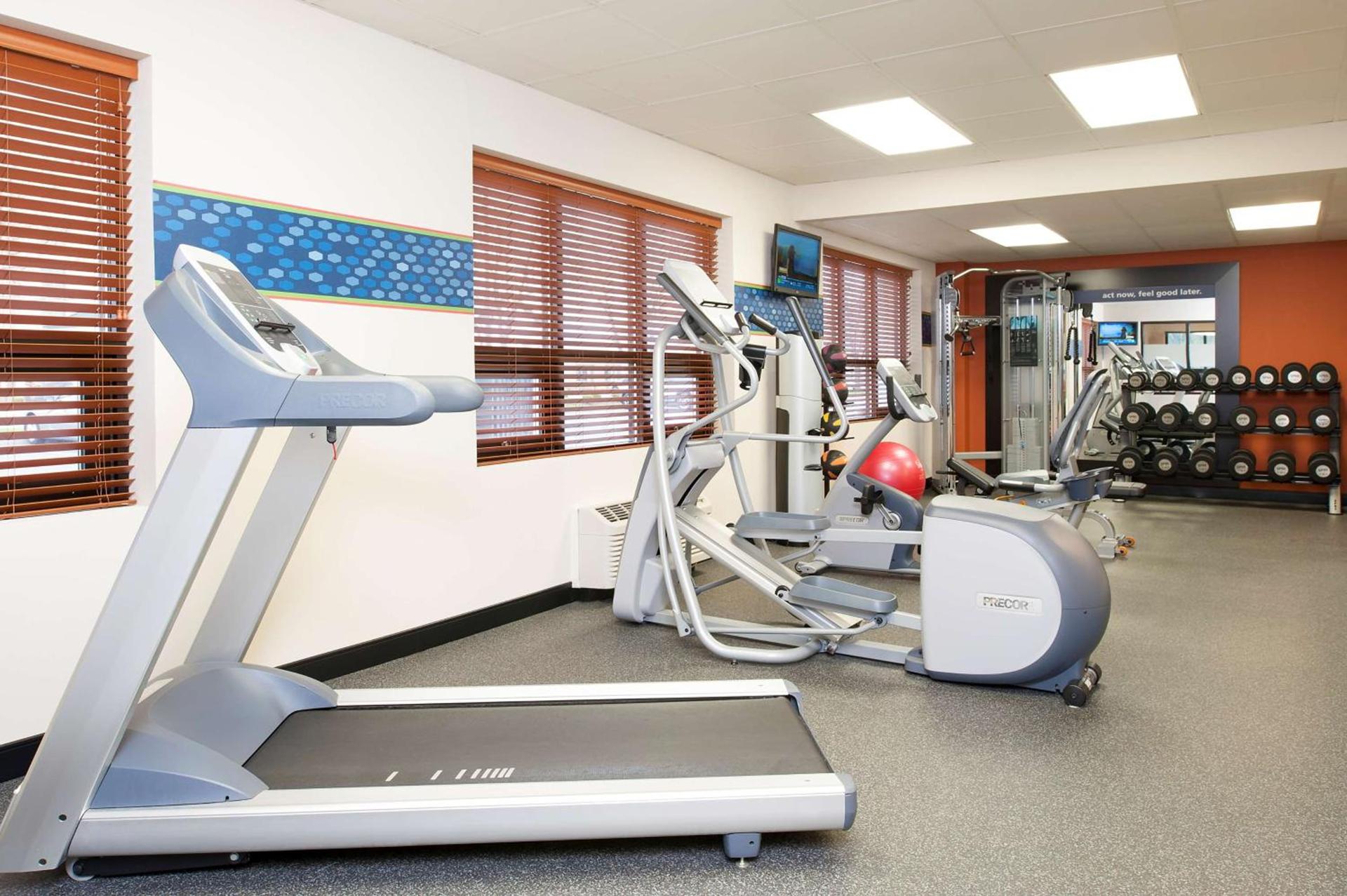 Hampton Inn Columbus/Taylorsville photo 8
