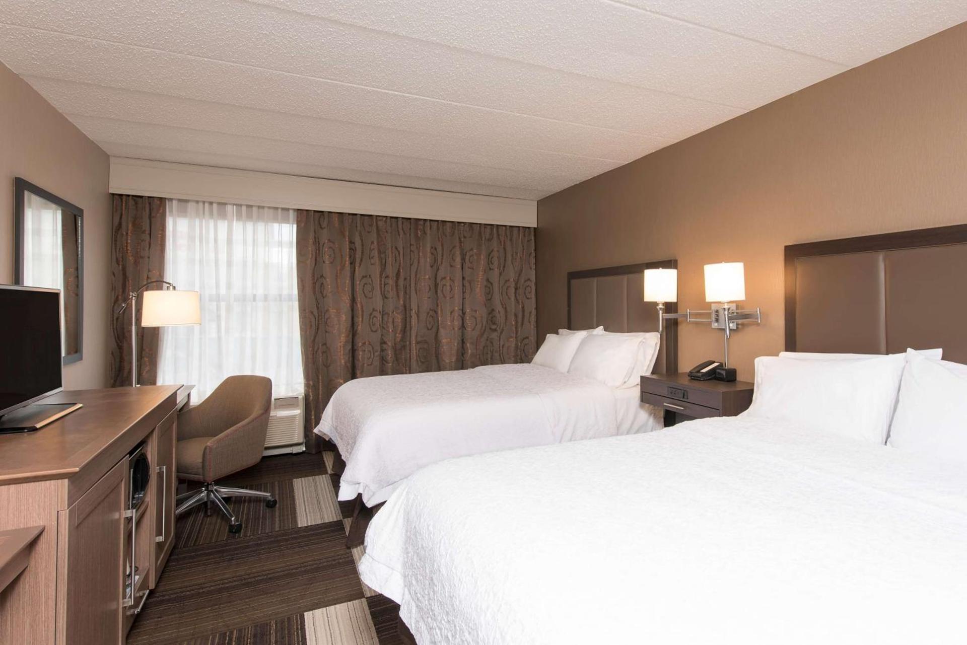 Hampton Inn Columbus/Taylorsville photo 10