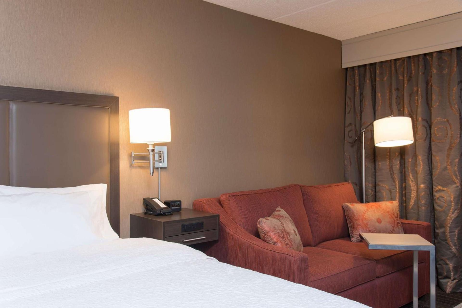 Hampton Inn Columbus/Taylorsville photo 13