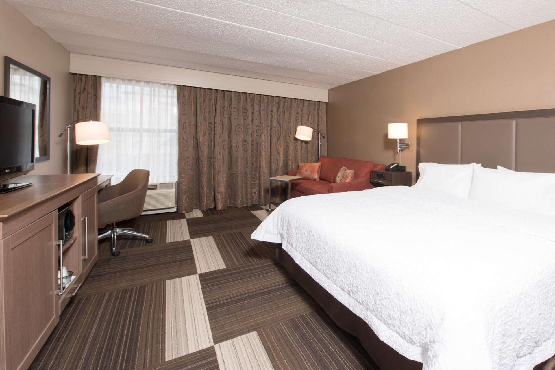 Hampton Inn Columbus/Taylorsville photo 14