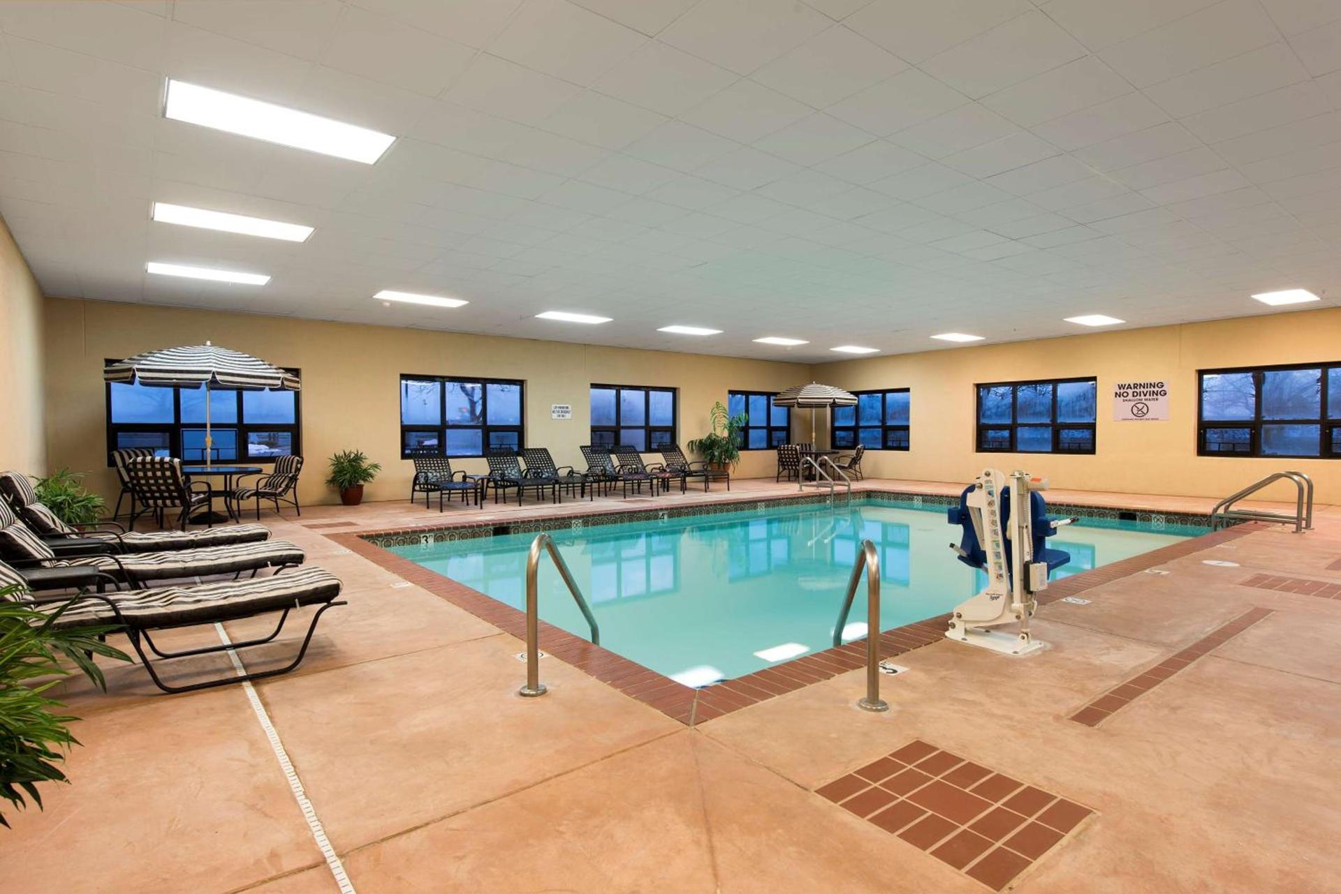 Hampton Inn Seymour photo 8