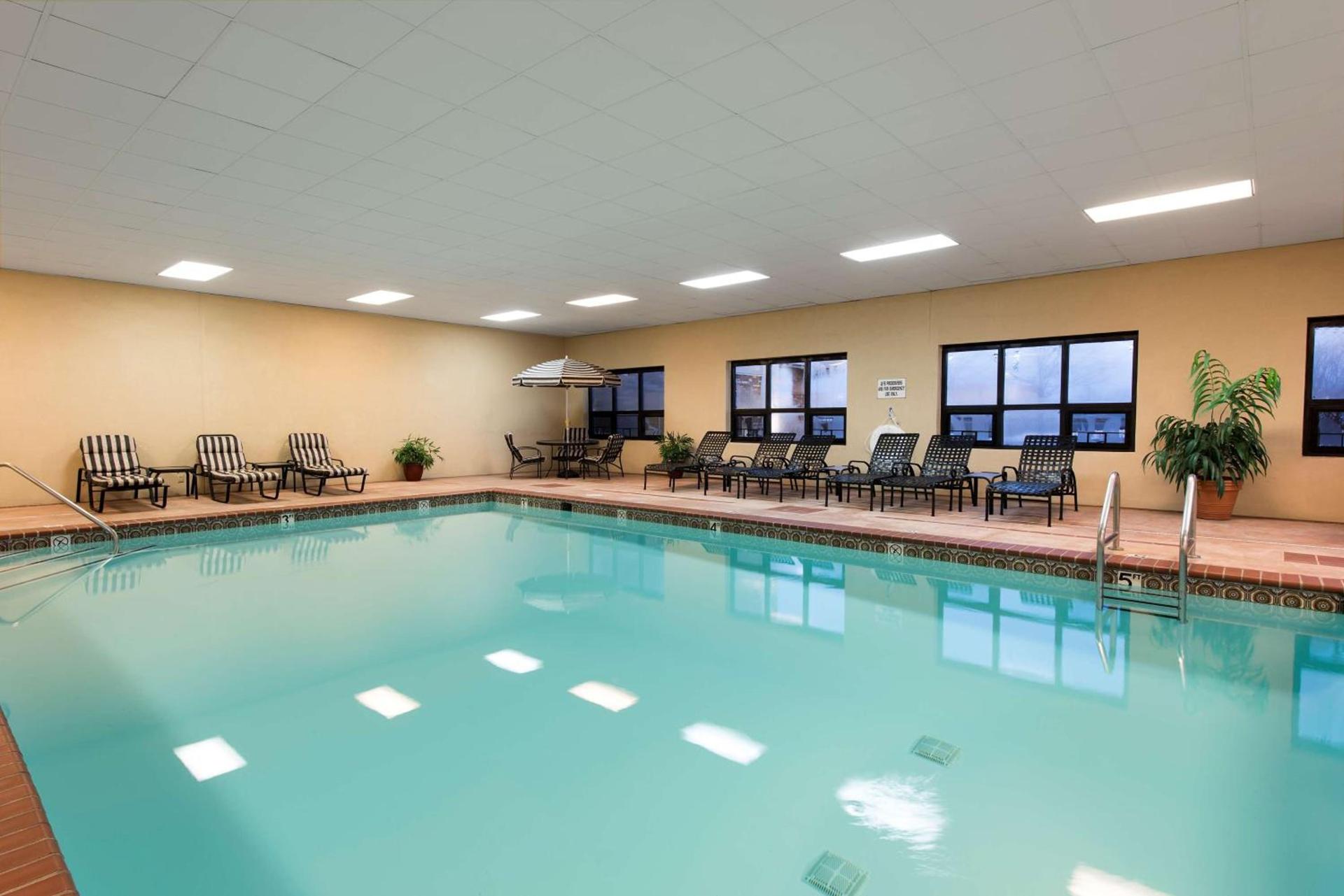 Hampton Inn Seymour photo 9