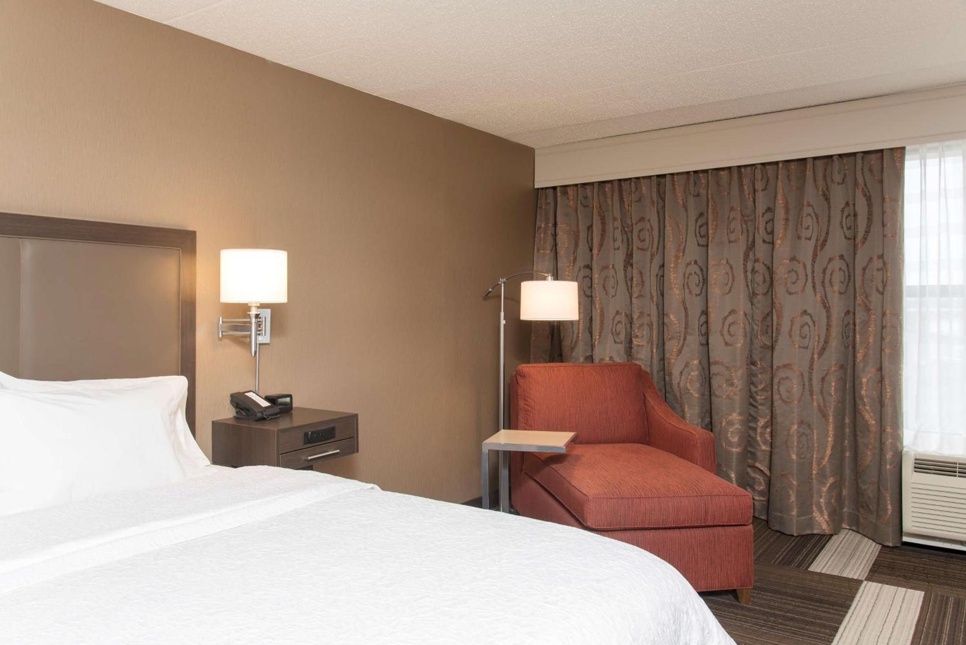 Hampton Inn Columbus/Taylorsville photo 20