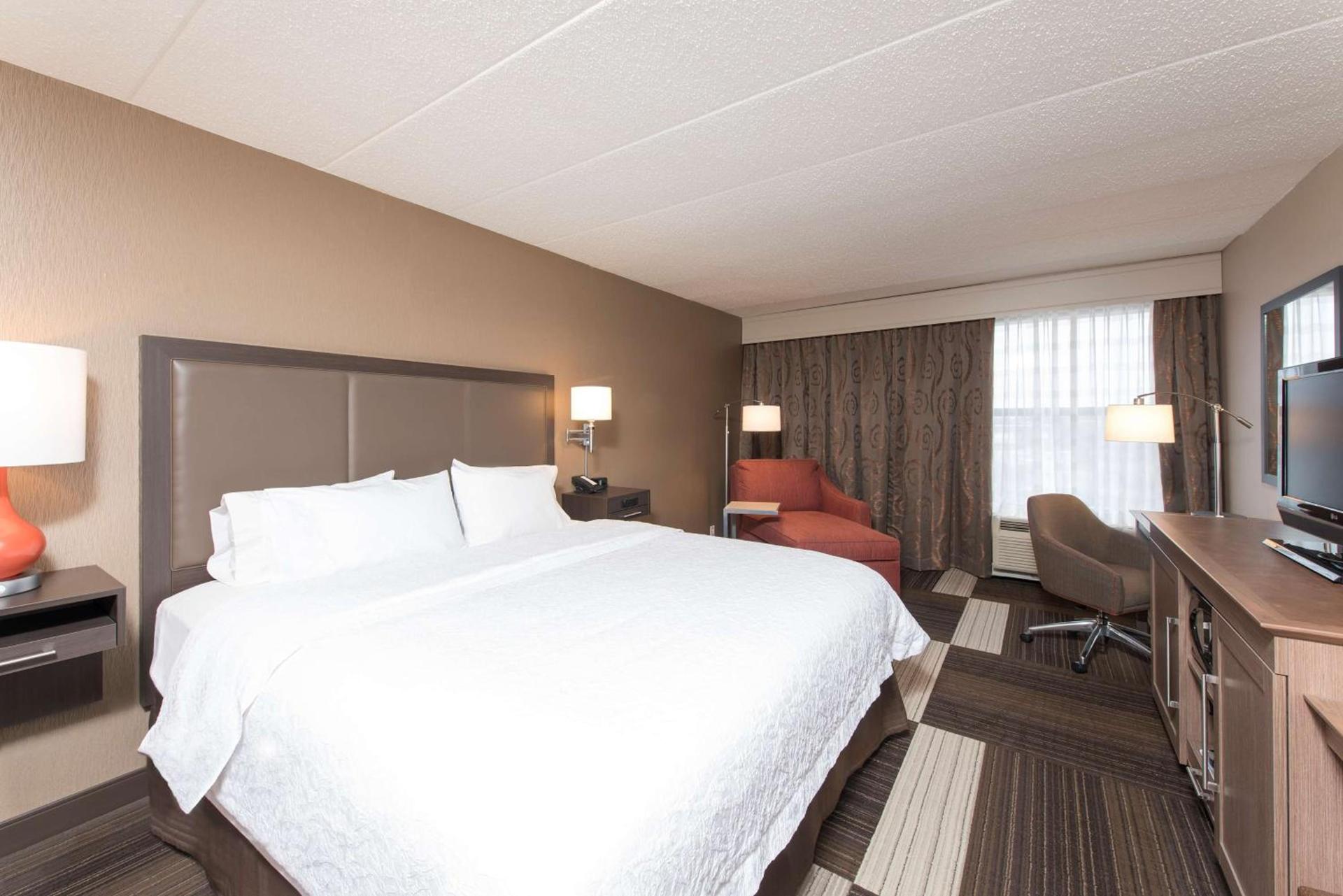 Hampton Inn Columbus/Taylorsville photo 21