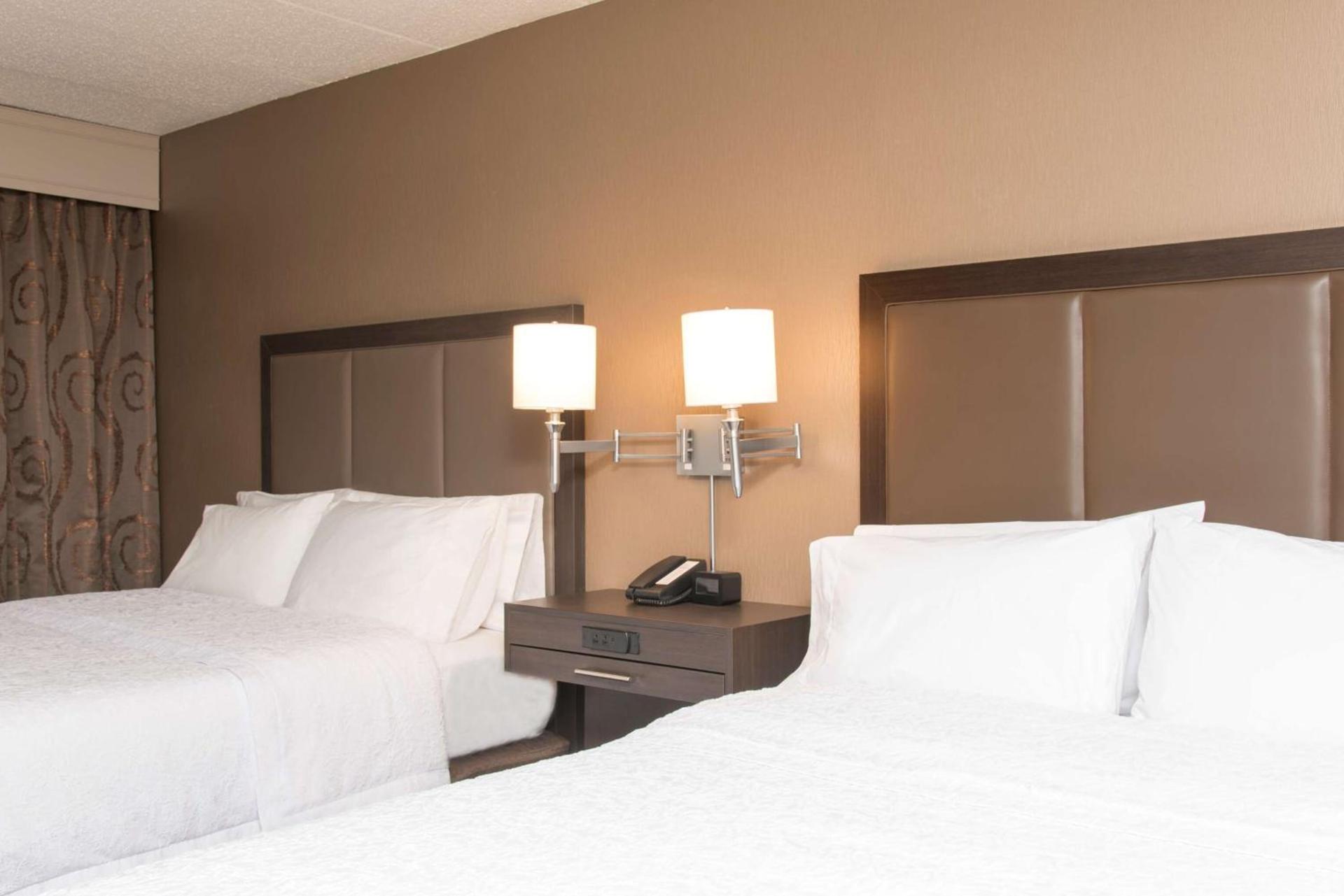 Hampton Inn Columbus/Taylorsville photo 25