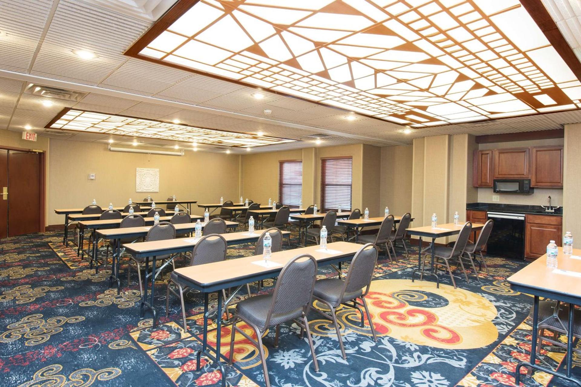 Hampton Inn Seymour photo 38