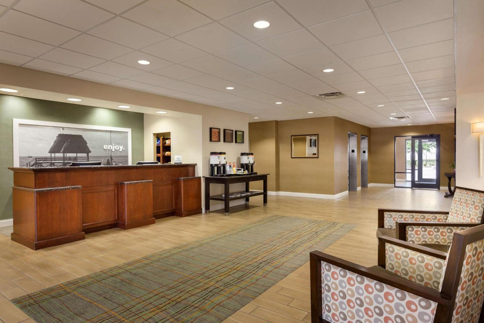 Hampton Inn & Suites Largo photo 4