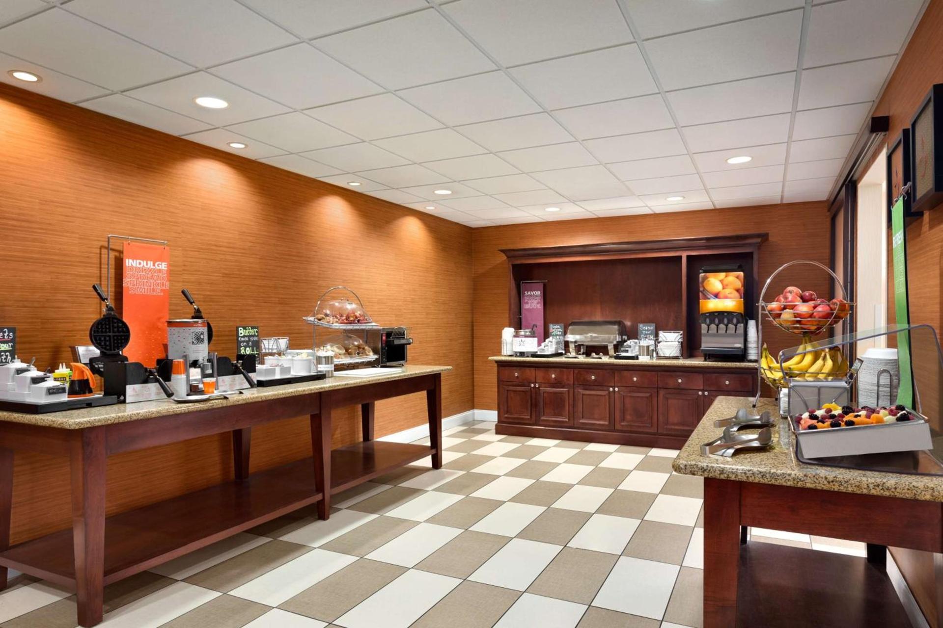 Hampton Inn & Suites Largo photo 8