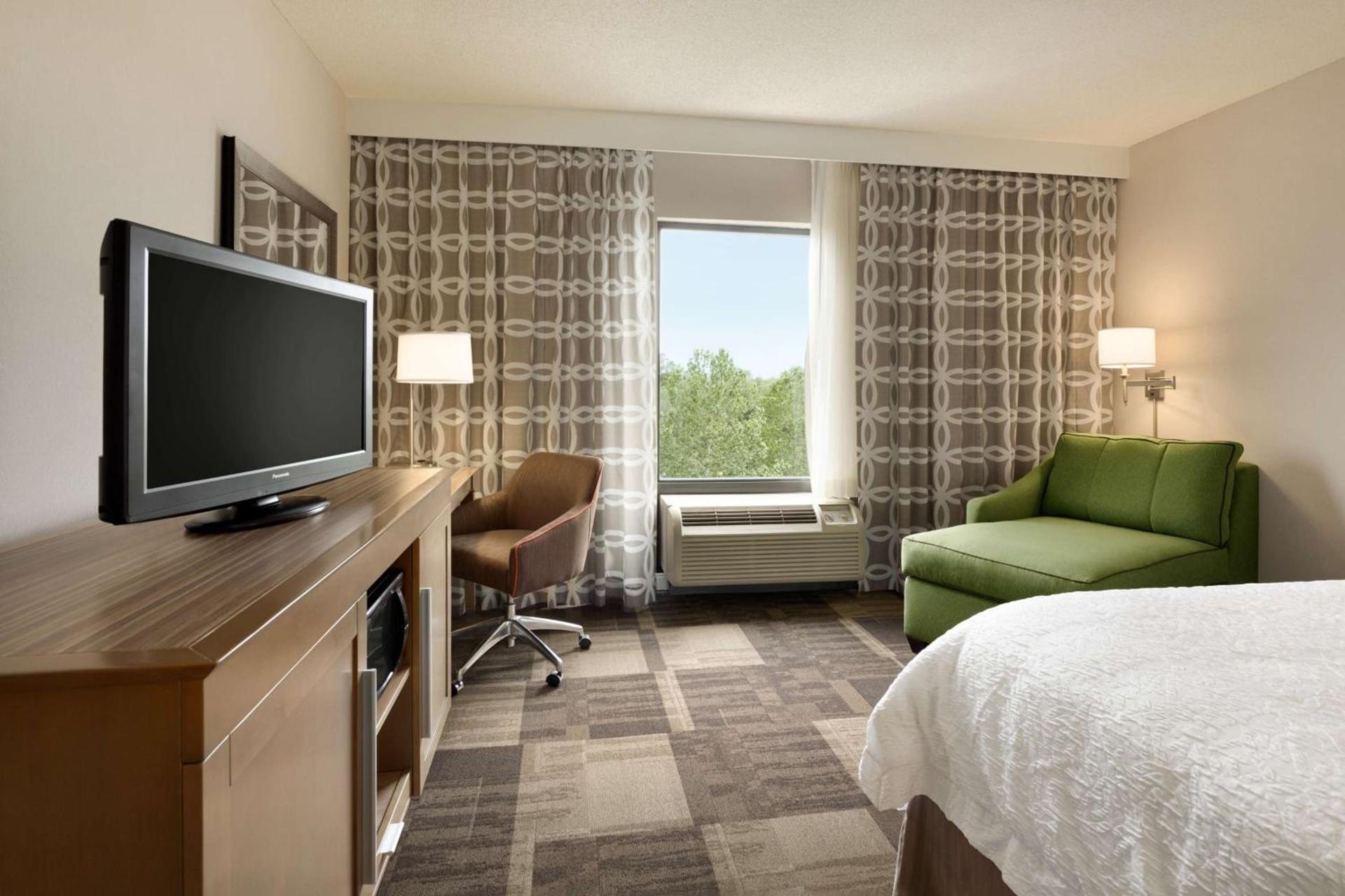 Hampton Inn & Suites Largo photo 13