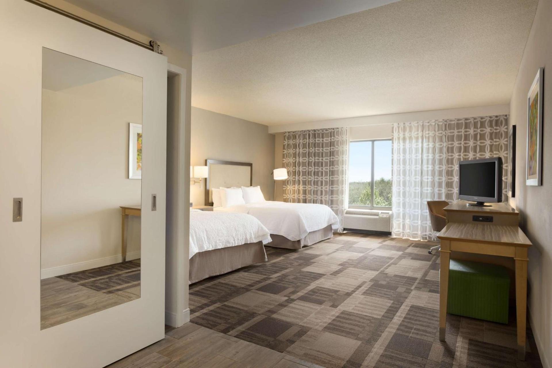 Hampton Inn & Suites Largo photo 14