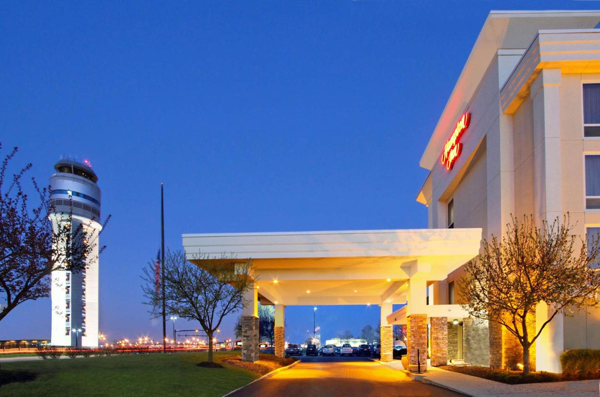 Hampton Inn Columbus-International Airport photo 6