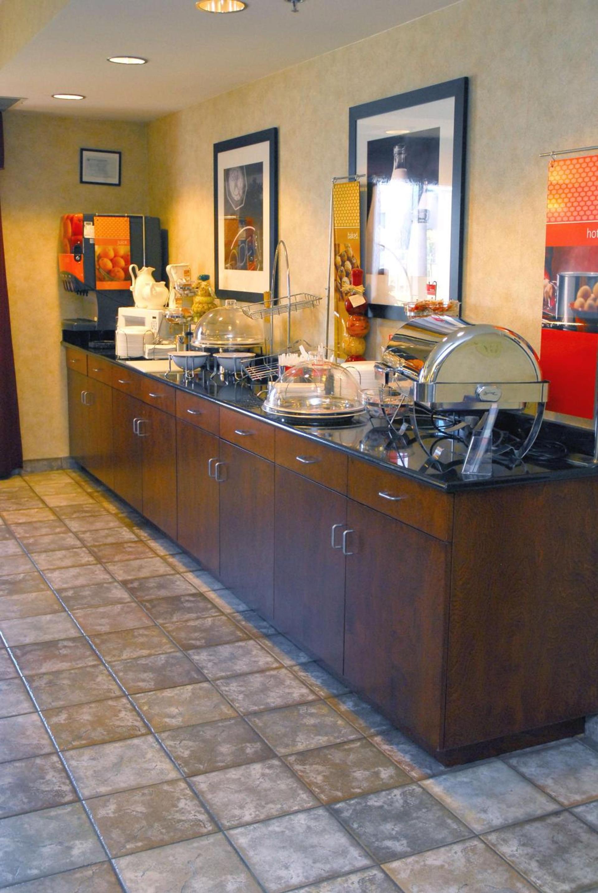 Hampton Inn Columbus-International Airport photo 12