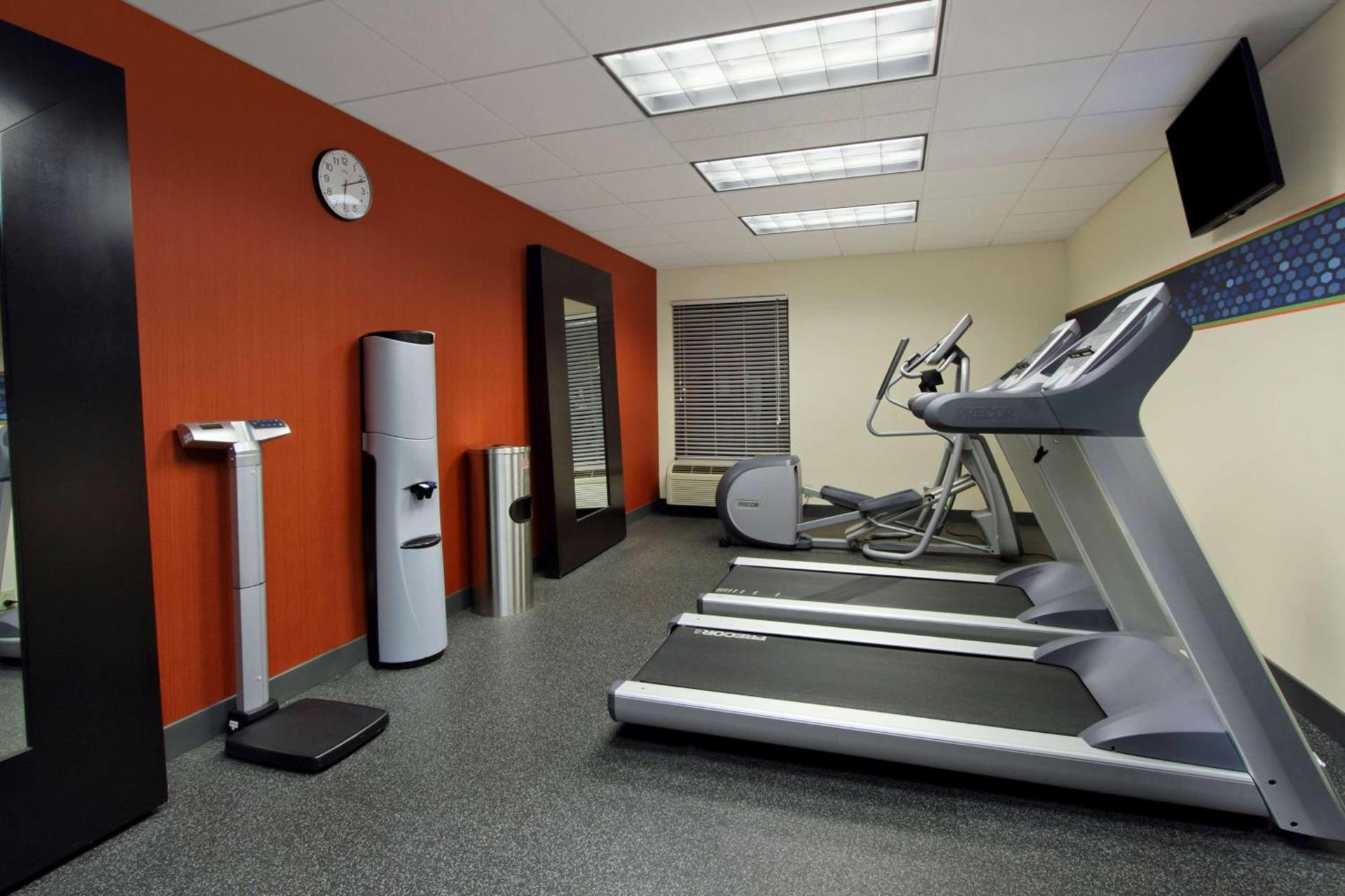 Hampton Inn Columbus-International Airport photo 16