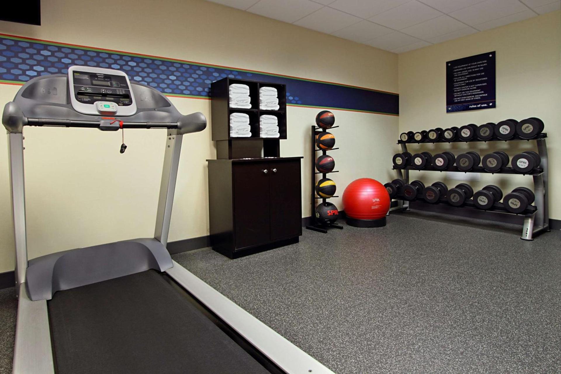 Hampton Inn Columbus-International Airport photo 17