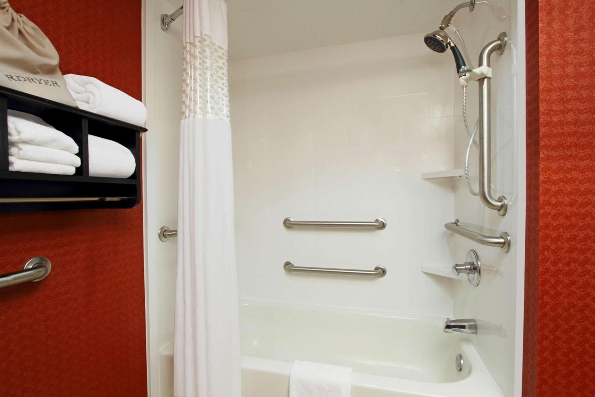 Hampton Inn Columbus-International Airport photo 26