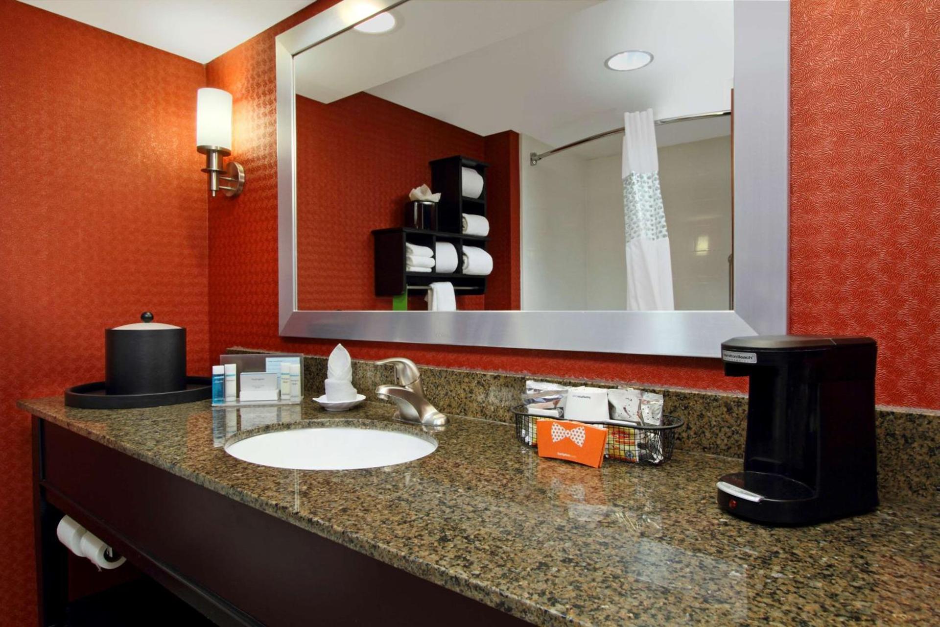 Hampton Inn Columbus-International Airport photo 32