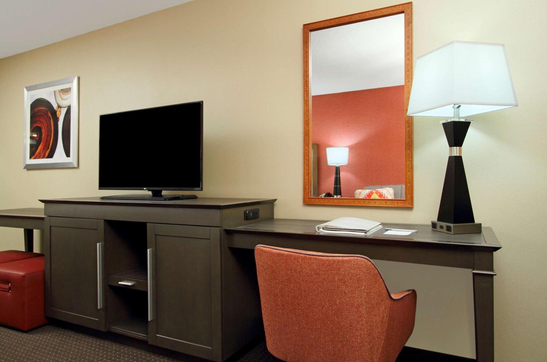 Hampton Inn Columbus-International Airport photo 35