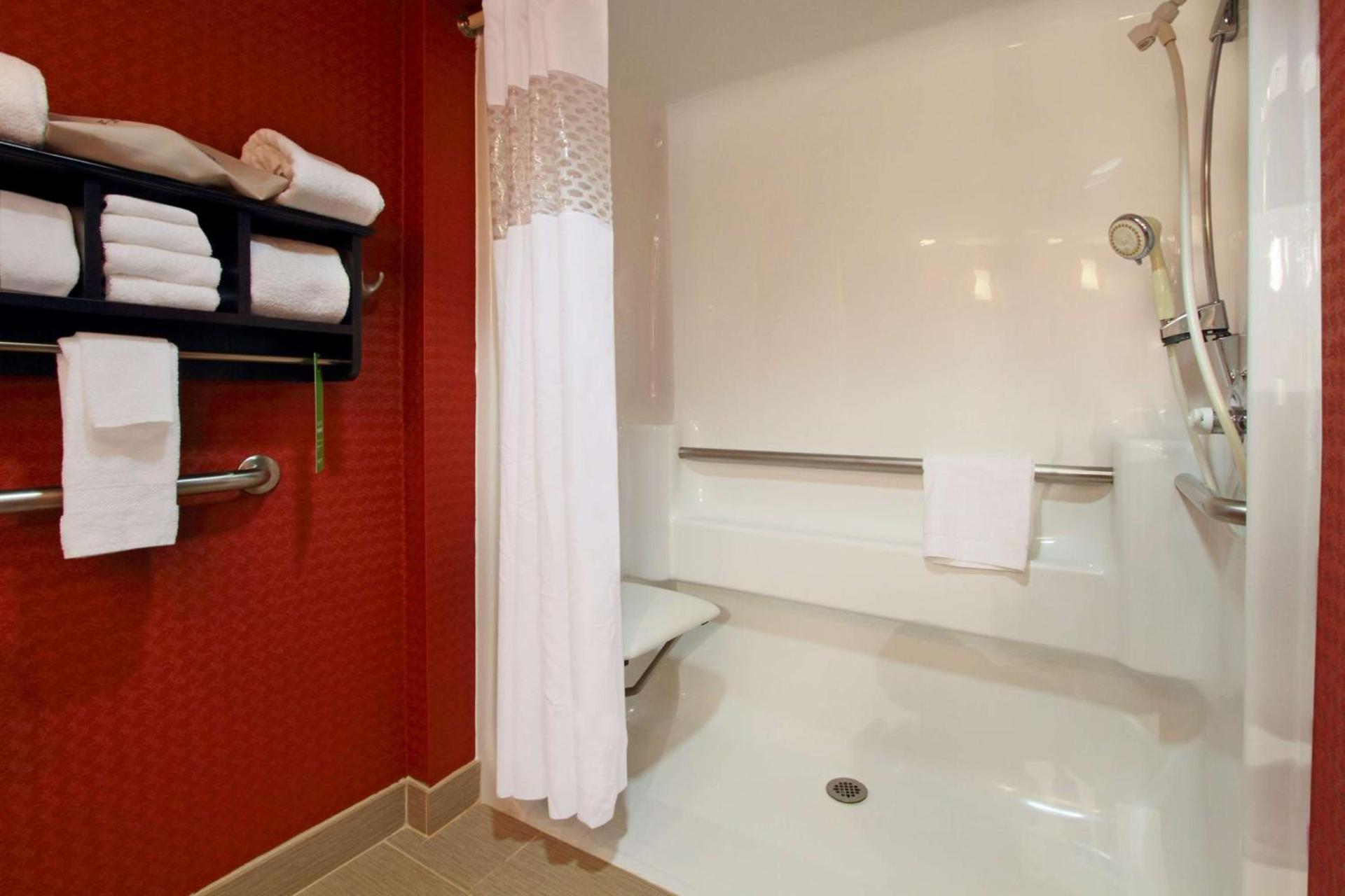 Hampton Inn Columbus-International Airport photo 37