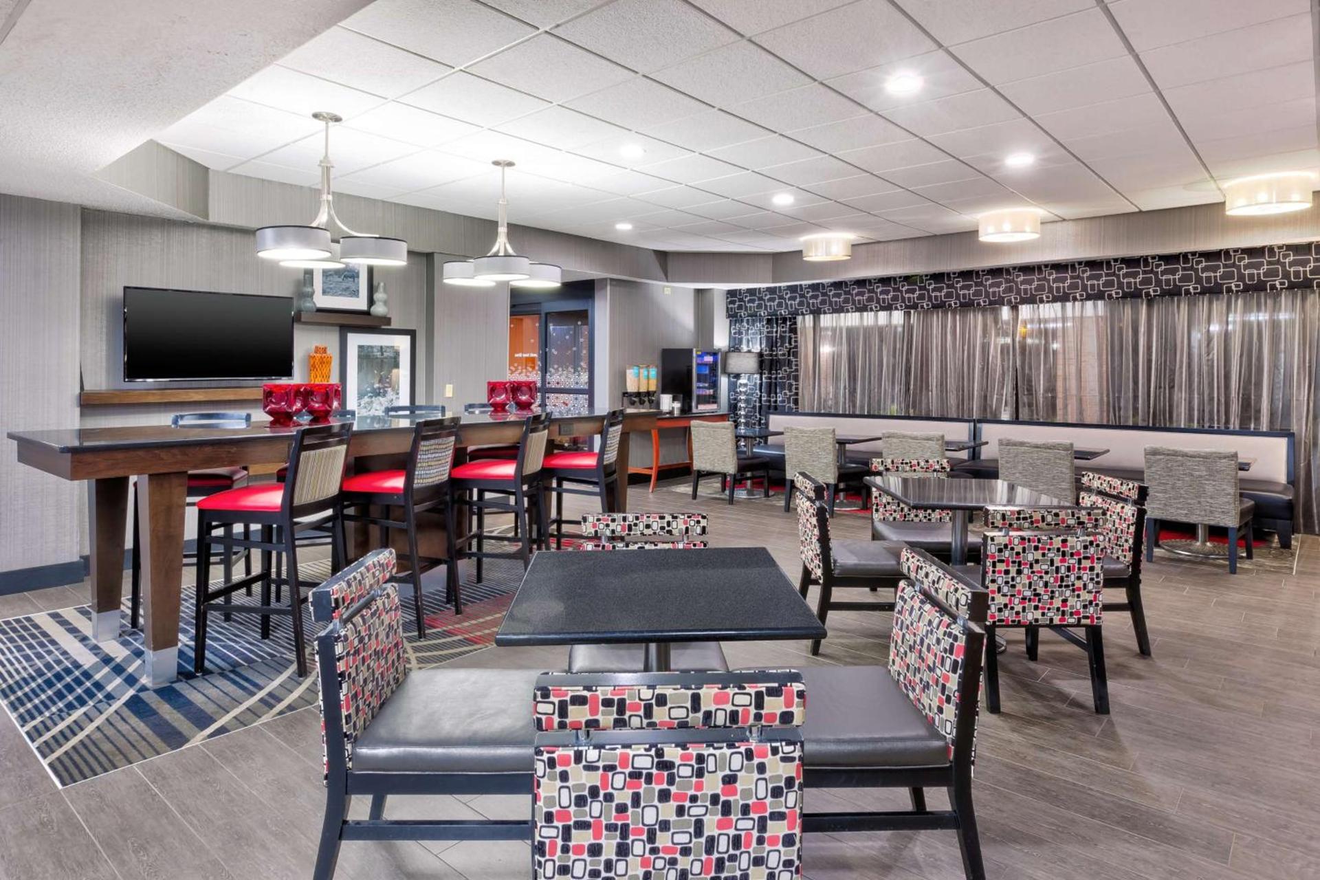 Hampton Inn Columbus/Delaware I-71 North photo 10