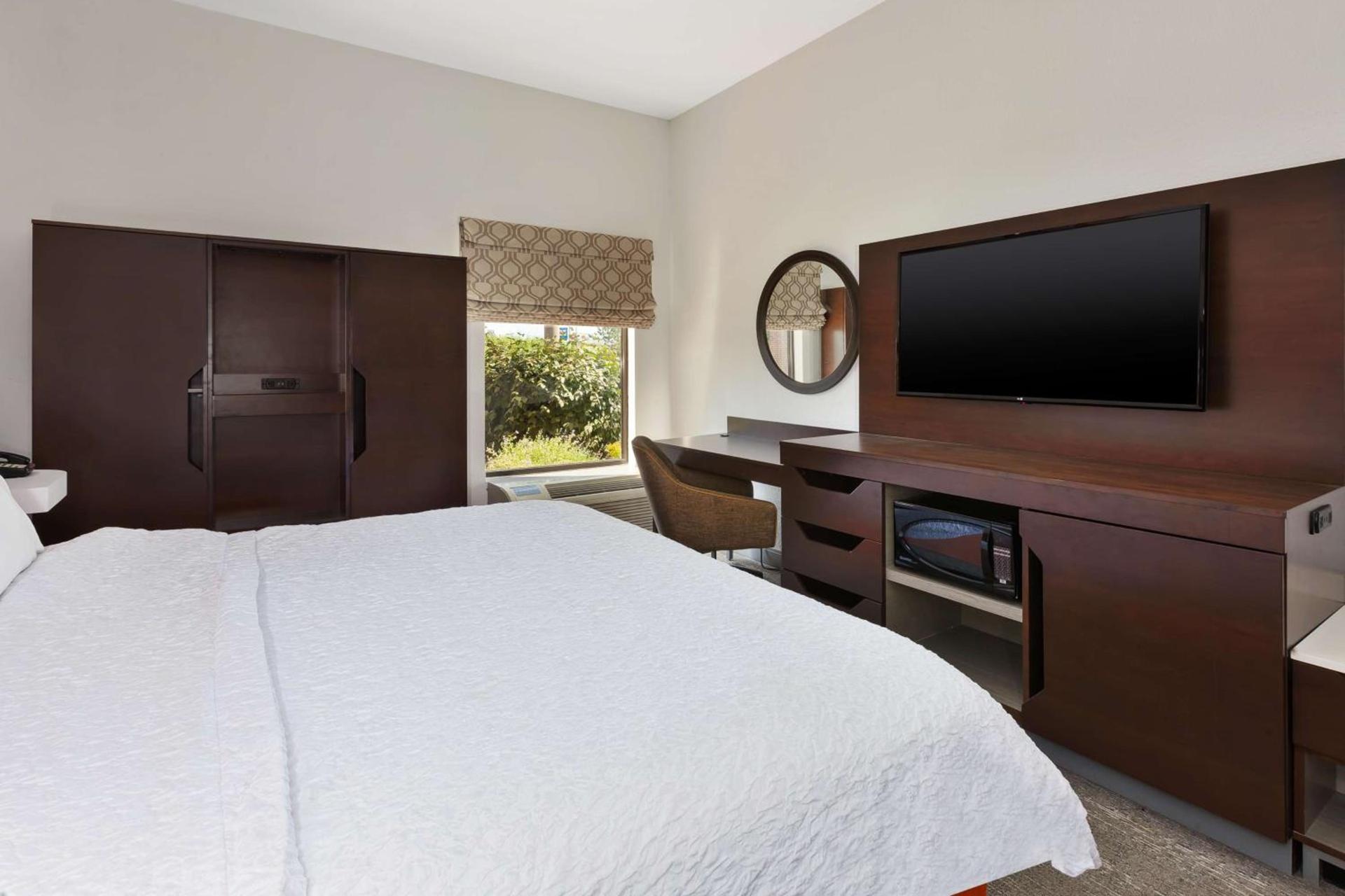 Hampton Inn Columbus/Delaware I-71 North photo 18