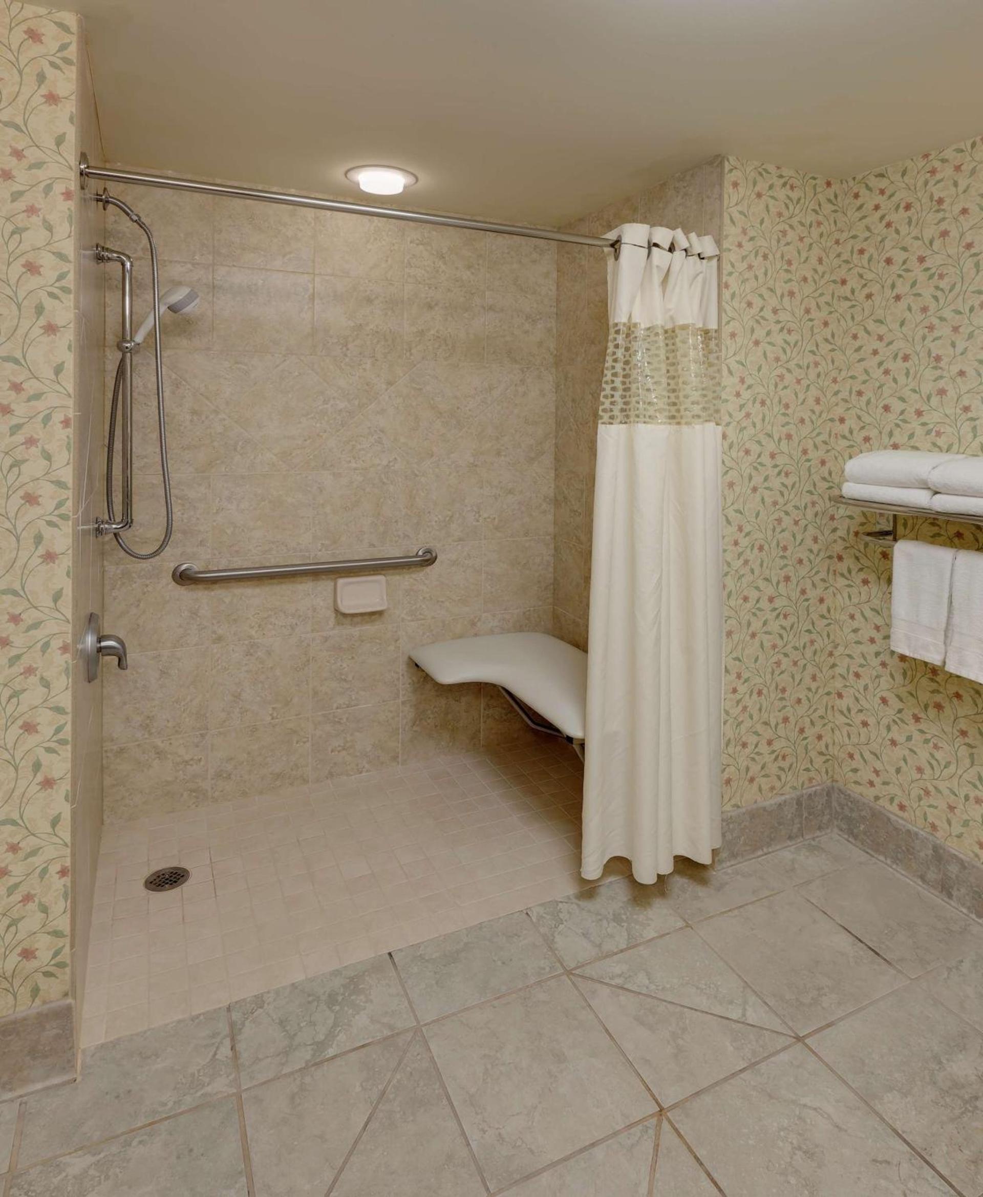 Hampton Inn & Suites Columbus Polaris photo 17