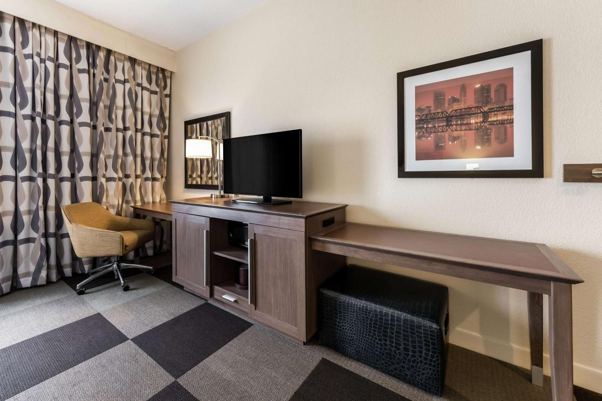 Hampton Inn Columbus I-70E/Hamilton Road photo 43