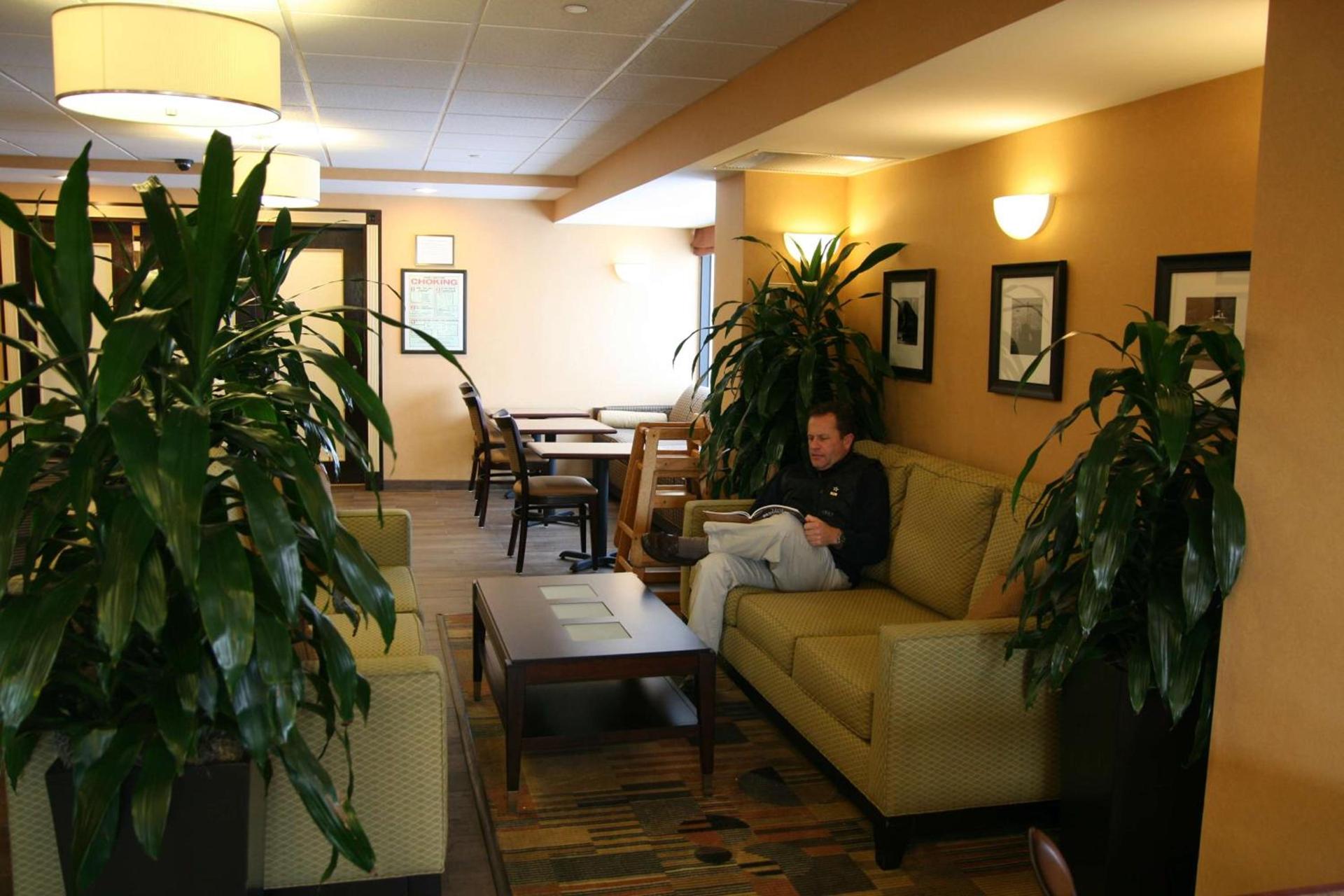 Hampton Inn Long Island/Commack photo 8