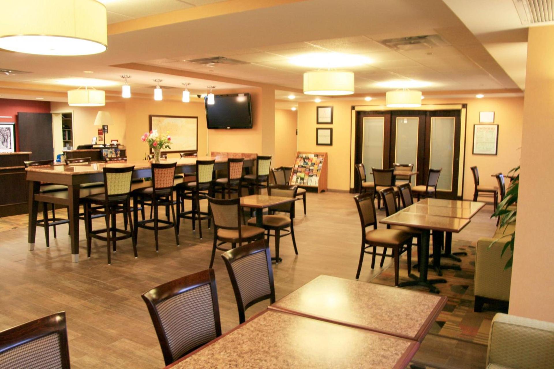 Hampton Inn Long Island/Commack photo 9