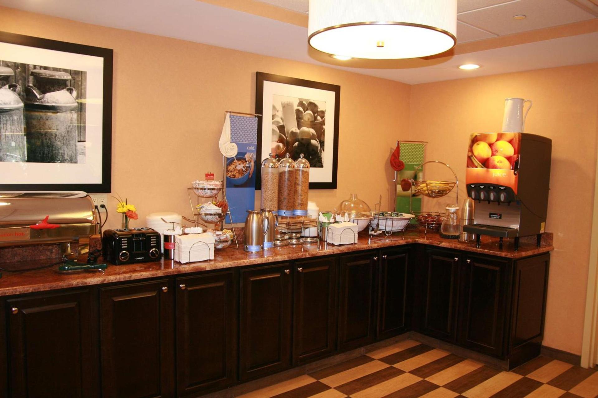 Hampton Inn Long Island/Commack photo 10