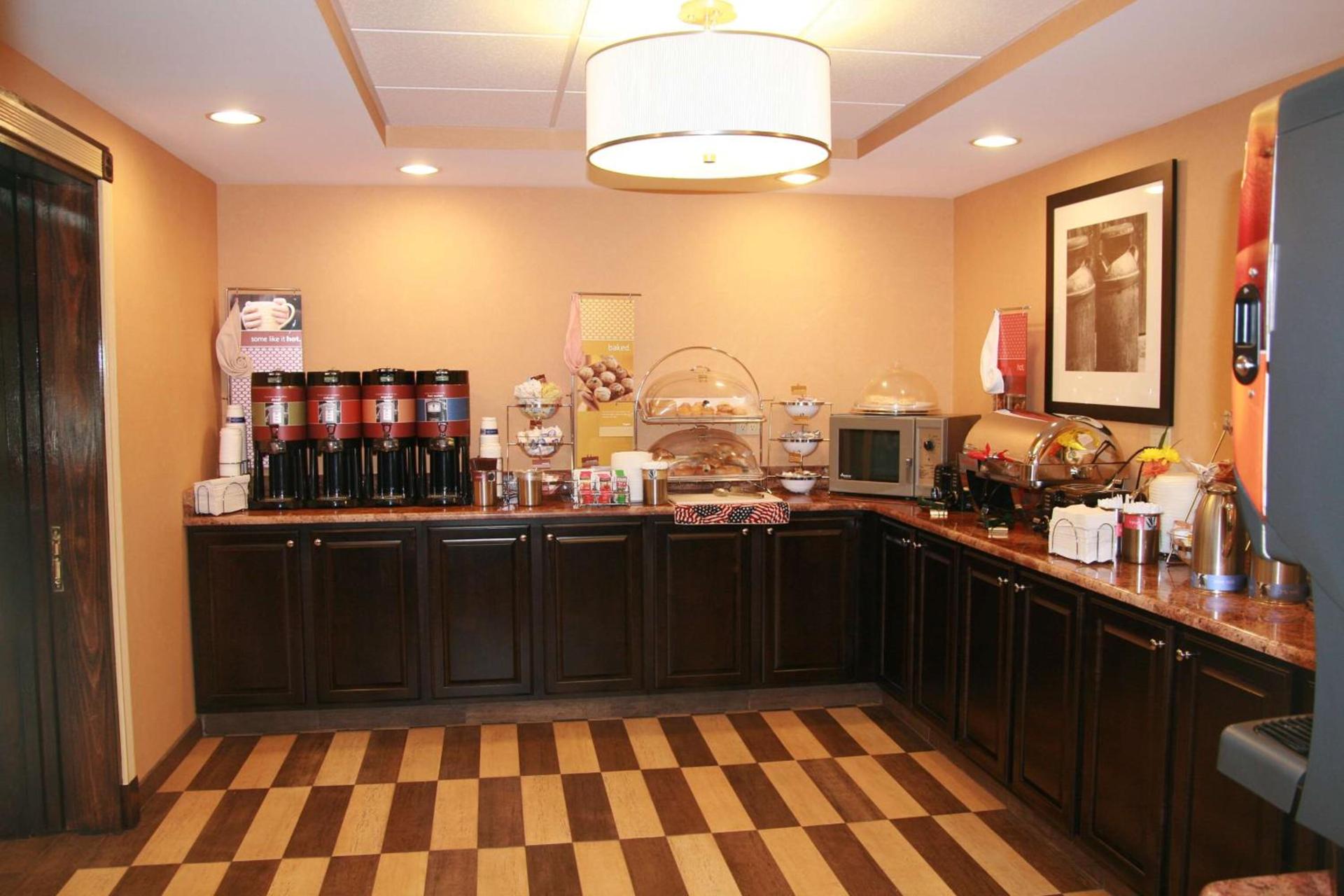 Hampton Inn Long Island/Commack photo 12