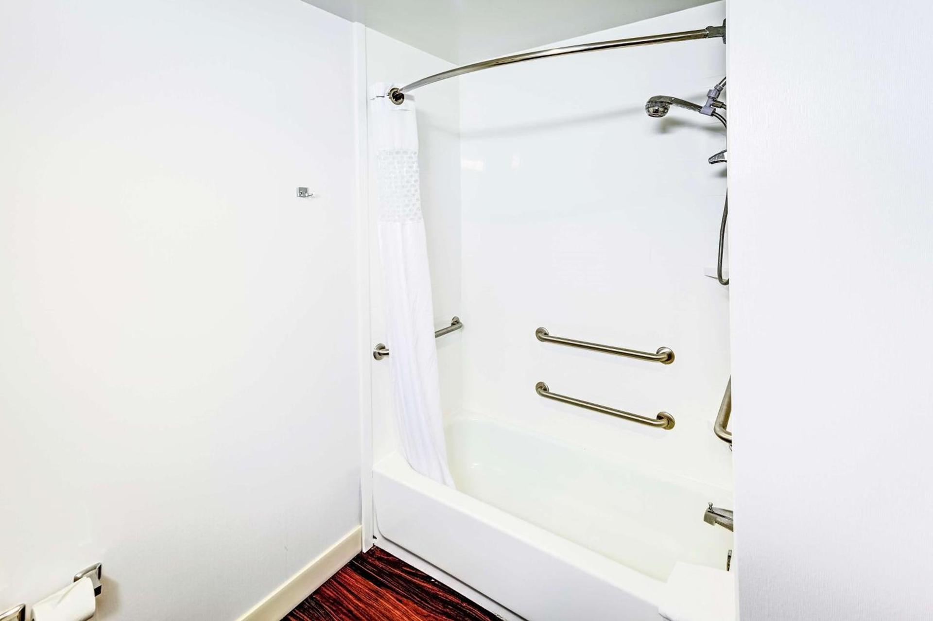 Hampton Inn Columbus I-70E/Hamilton Road photo 49