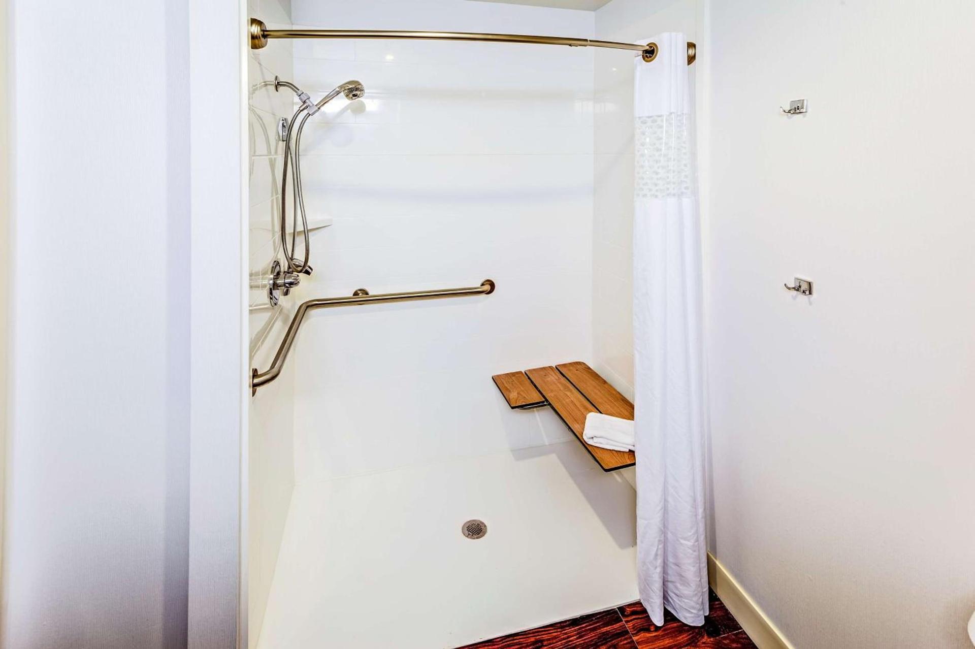 Hampton Inn Columbus I-70E/Hamilton Road photo 53