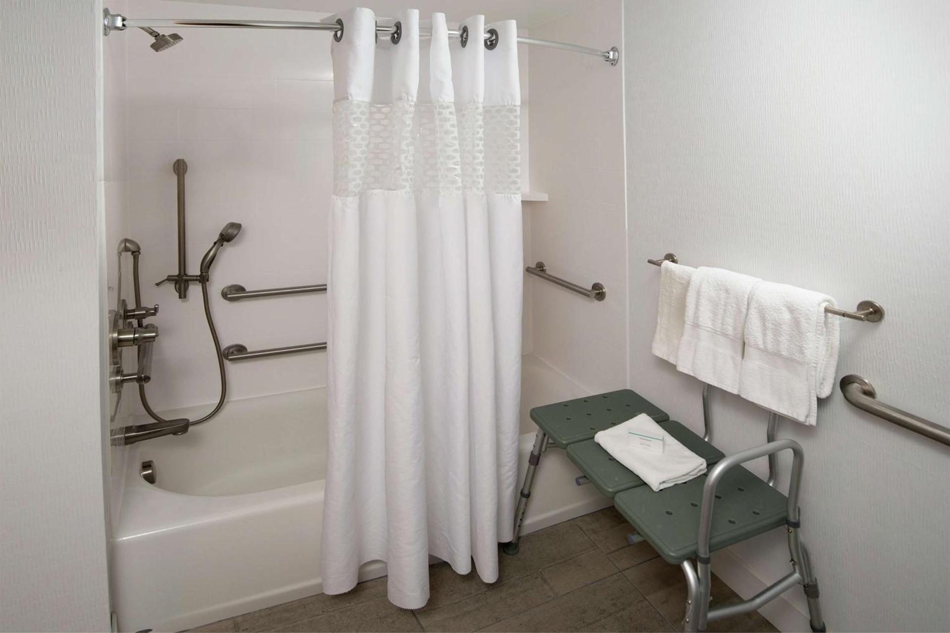 Hampton Inn Long Island/Commack photo 21