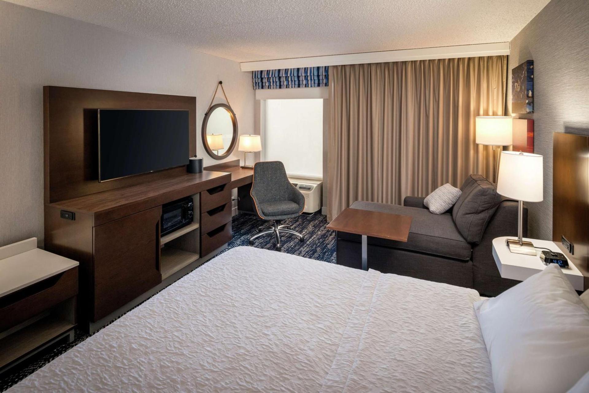 Hampton Inn Long Island/Commack photo 32