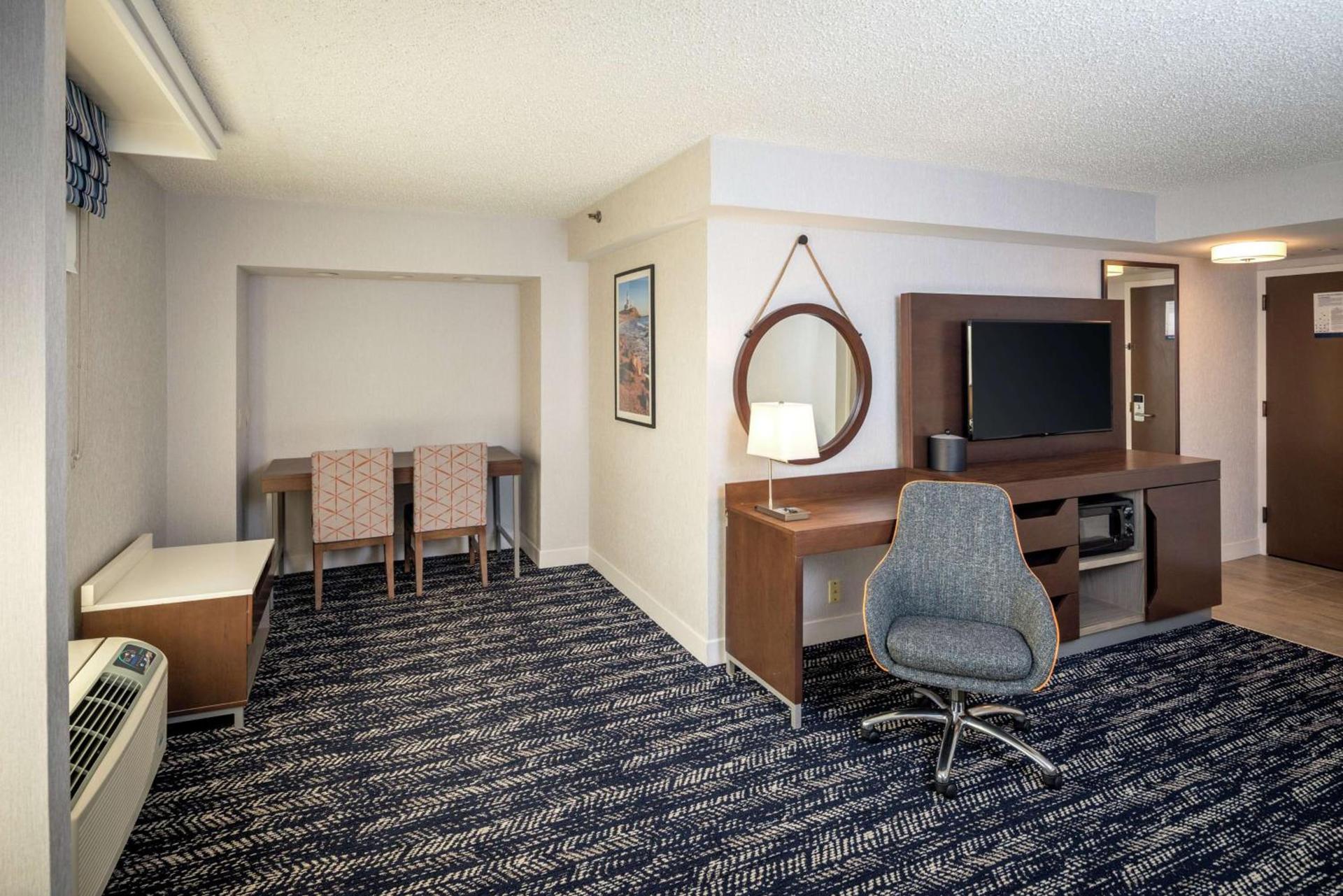 Hampton Inn Long Island/Commack photo 35