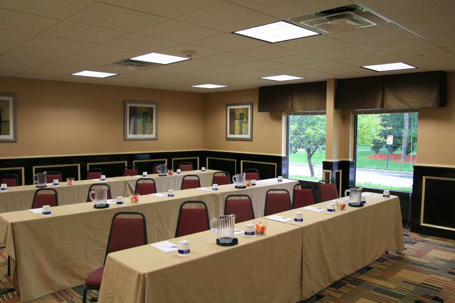 Hampton Inn Long Island/Commack photo 40