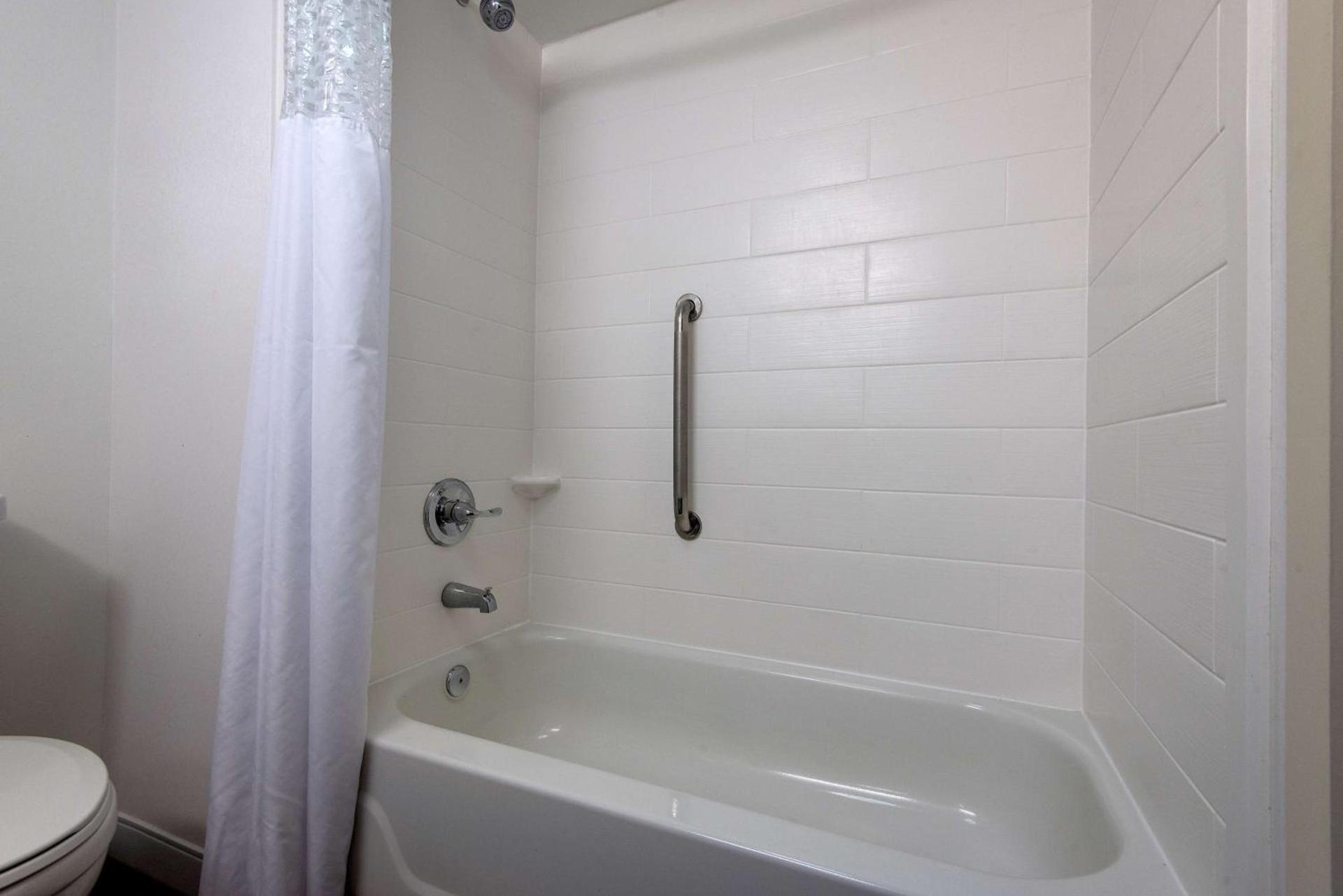 Hampton Inn Commerce photo 6