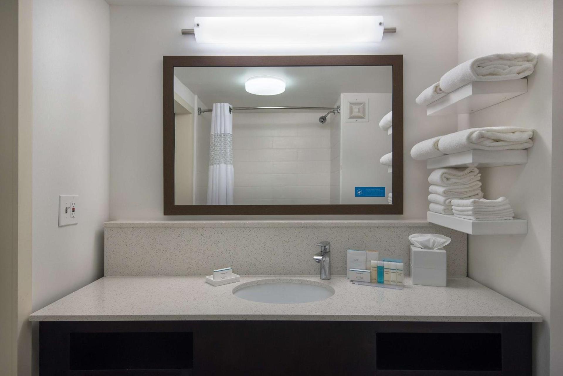 Hampton Inn Commerce photo 7