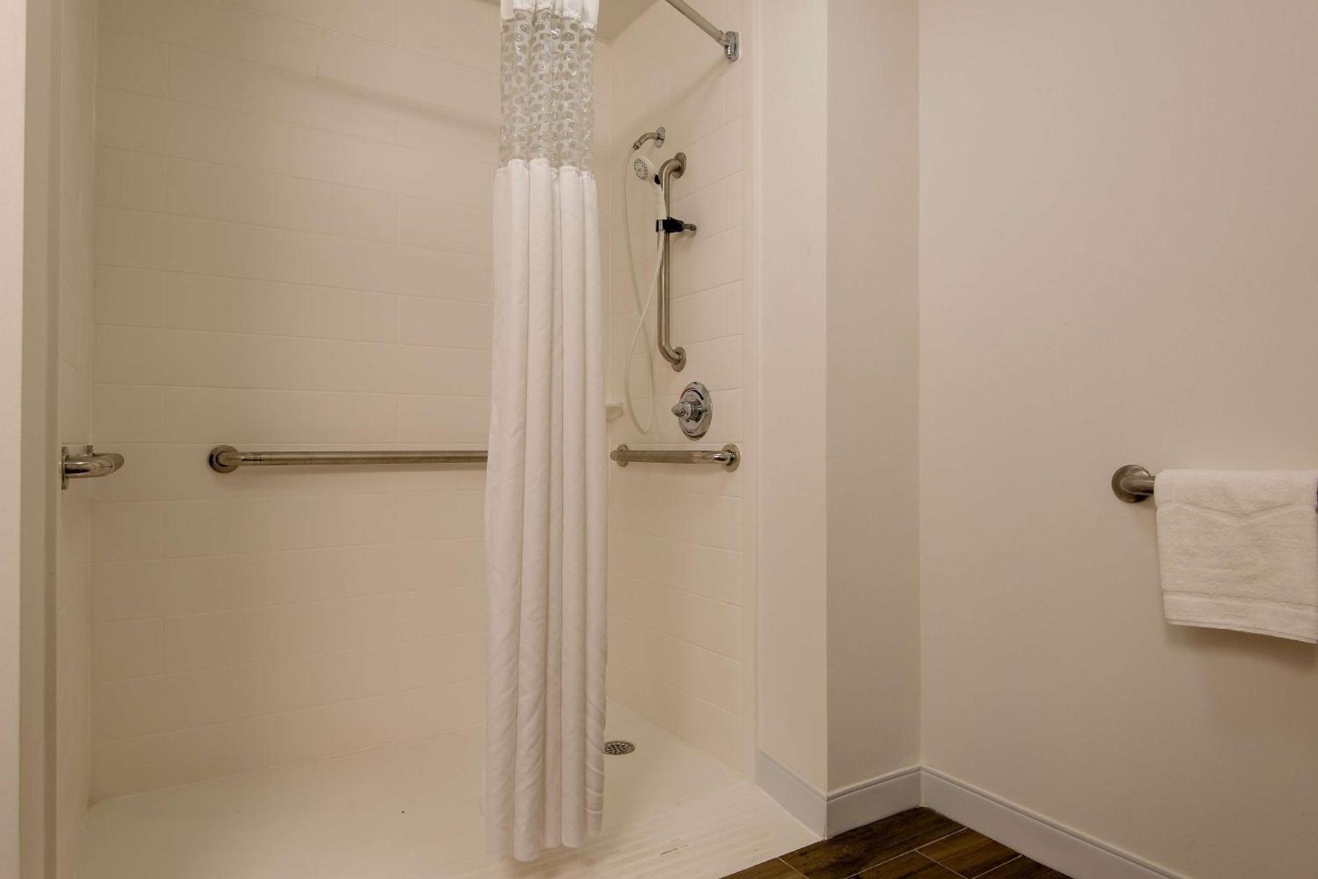 Hampton Inn Commerce photo 8