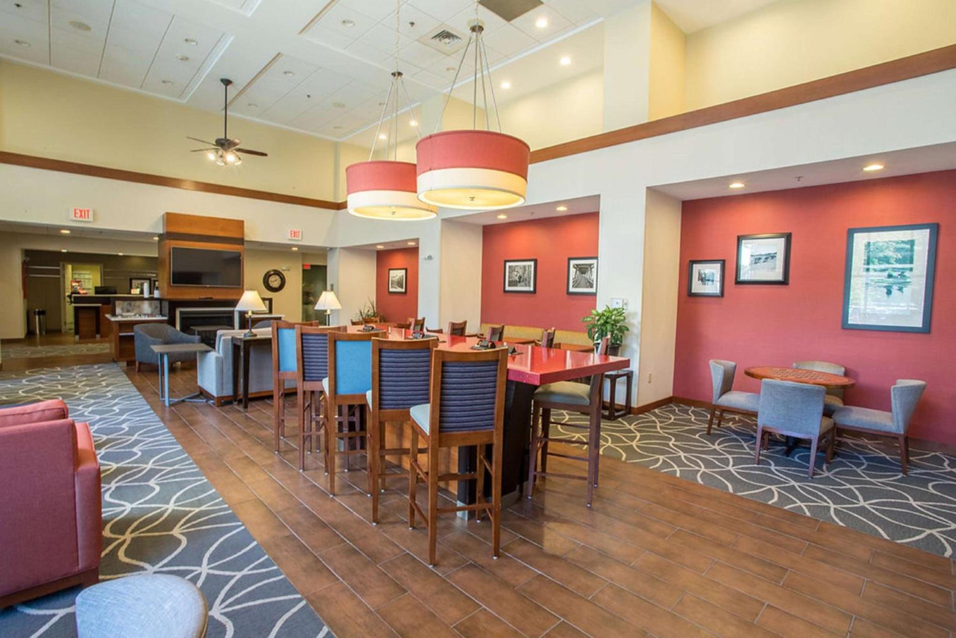 Hampton Inn & Suites Tilton photo 11