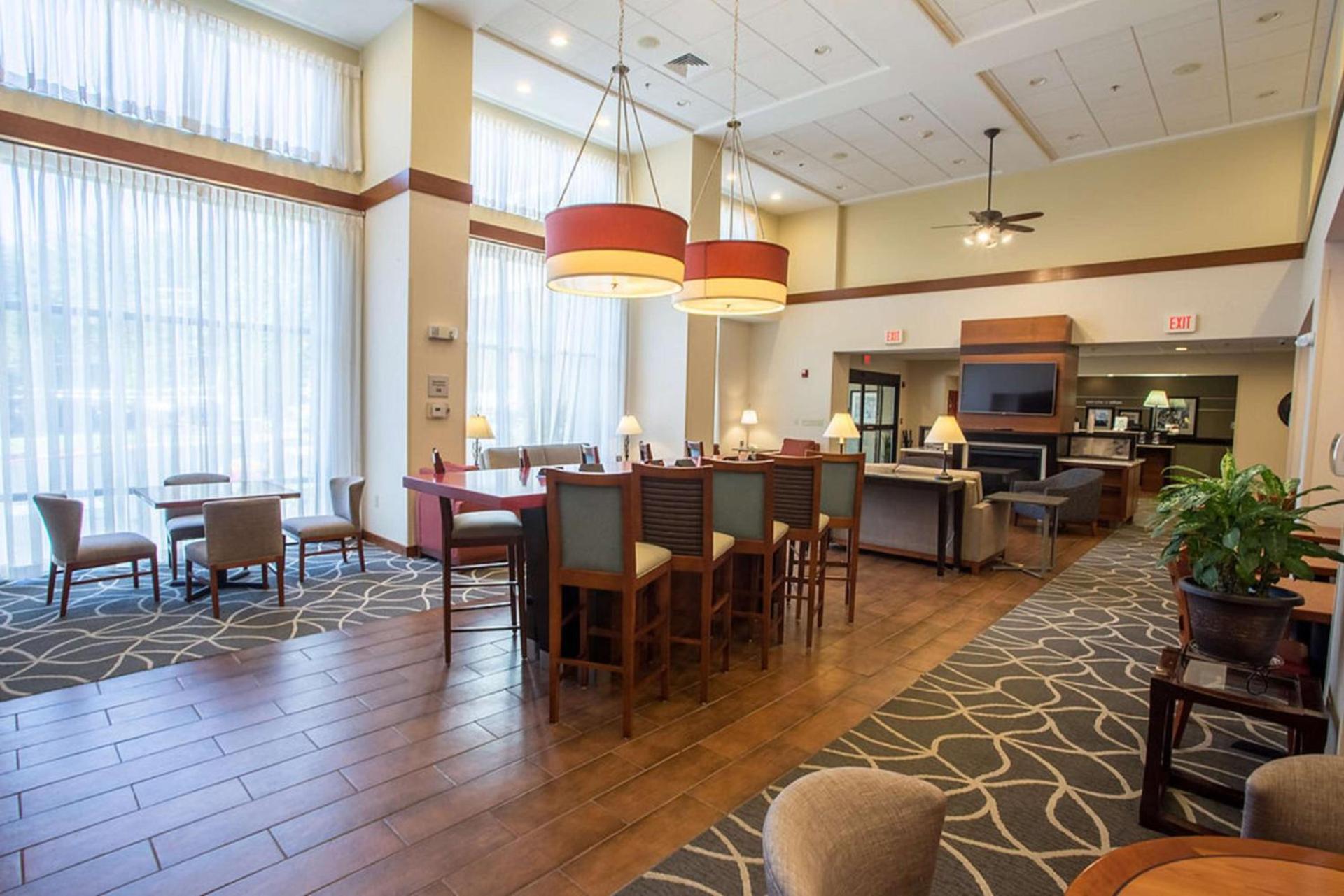 Hampton Inn & Suites Tilton photo 10