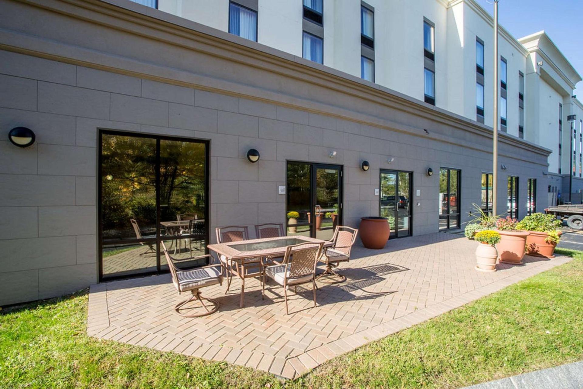 Hampton Inn & Suites Tilton photo 16