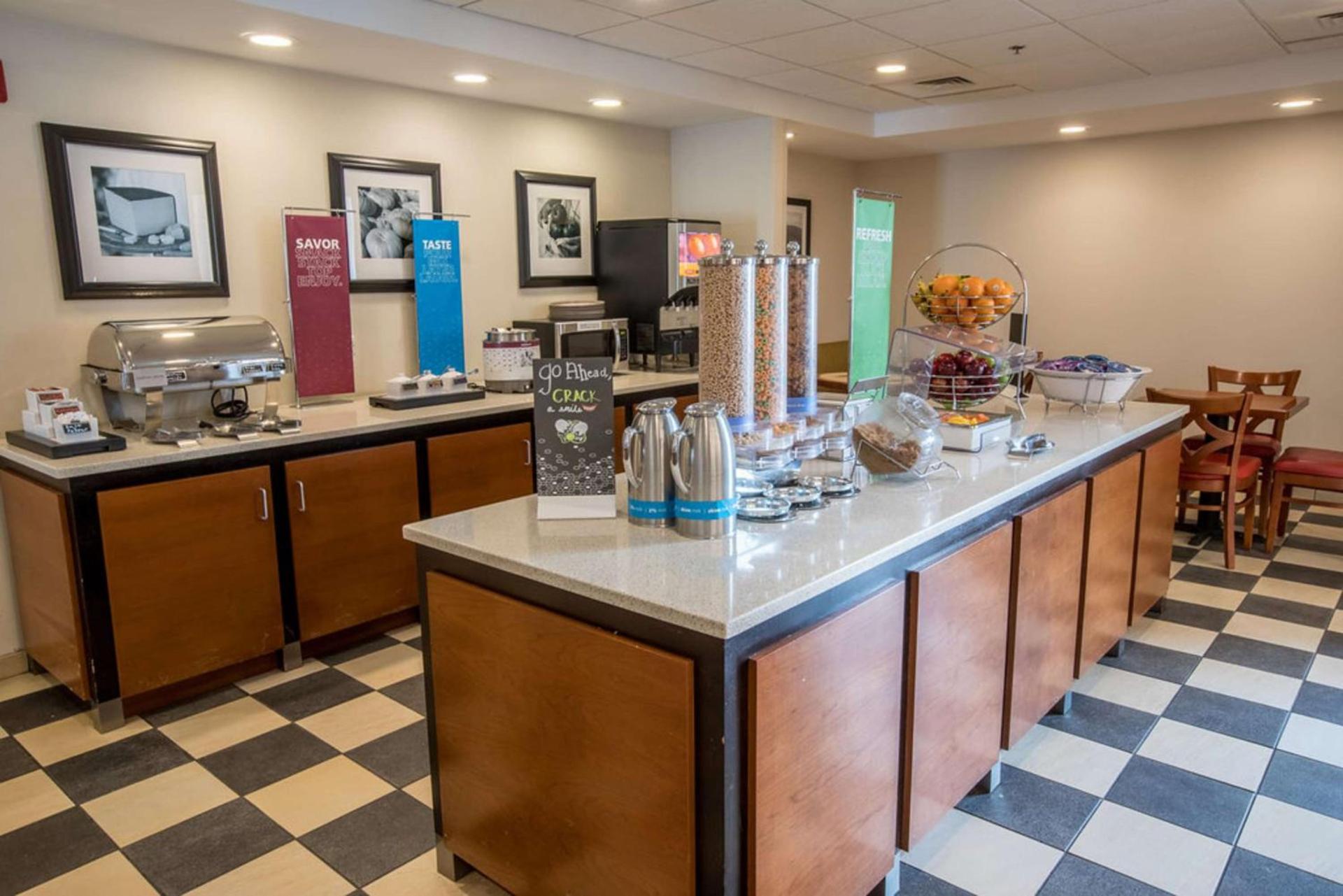 Hampton Inn & Suites Tilton photo 13